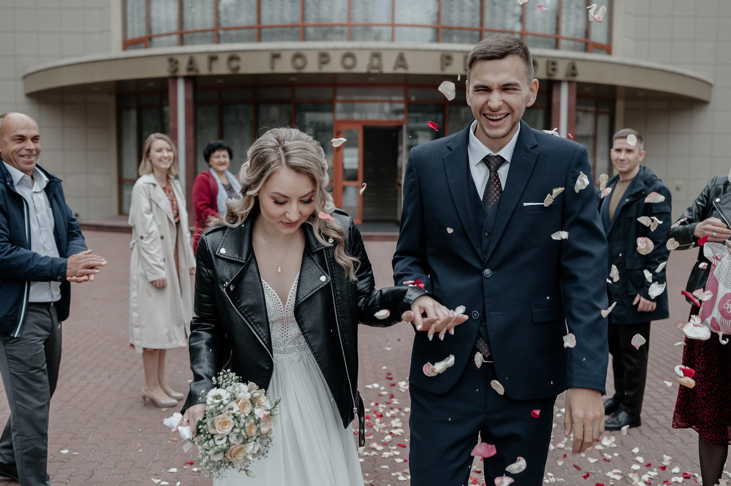 Регистрация брака и фотосессия в загсе города Реутов. Свадебный фотограф Москва — Сергей и Татьяна