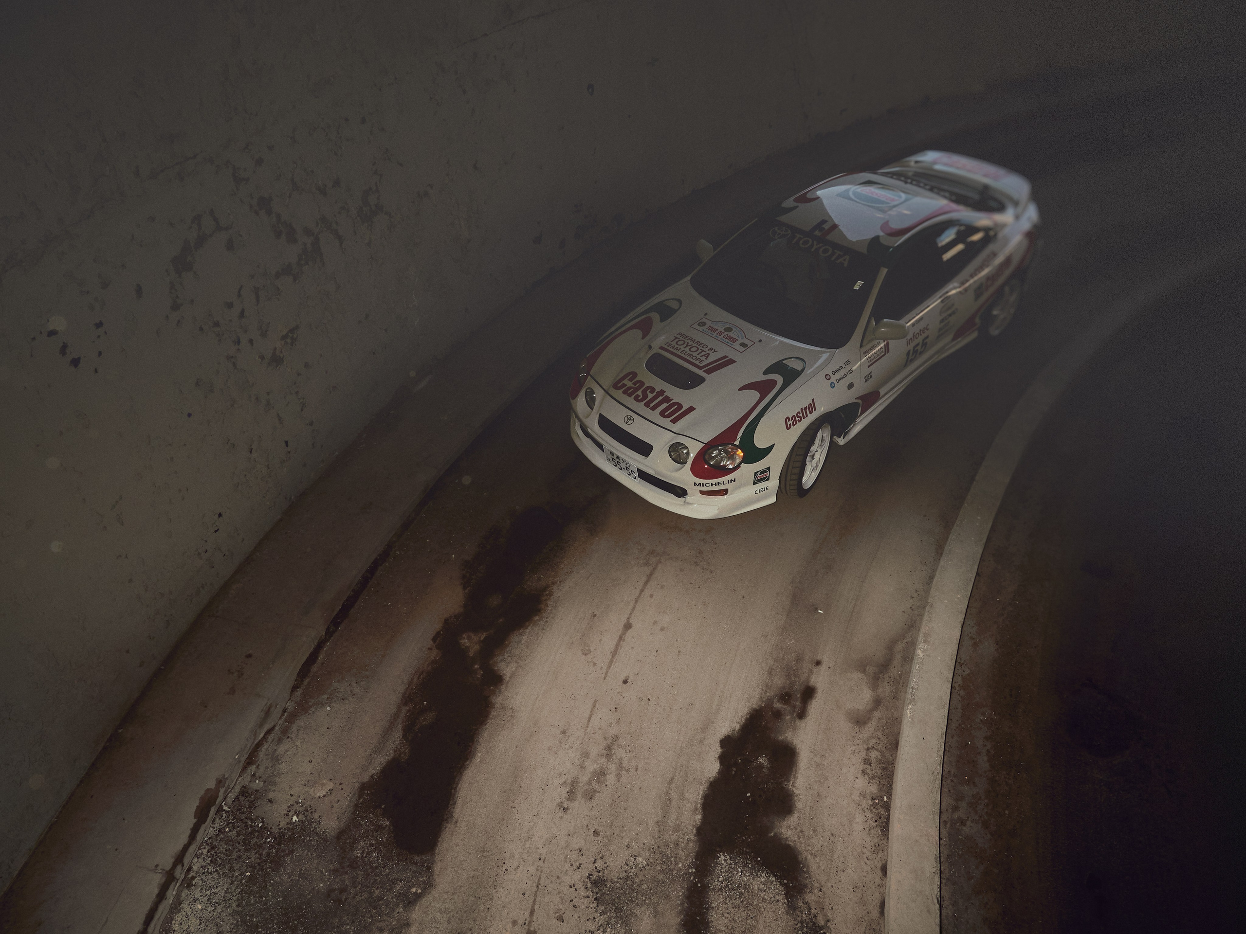 Упражнение с асфальтом. Коммерческий и художественный фотограф в Москве Плоскирев Валерий