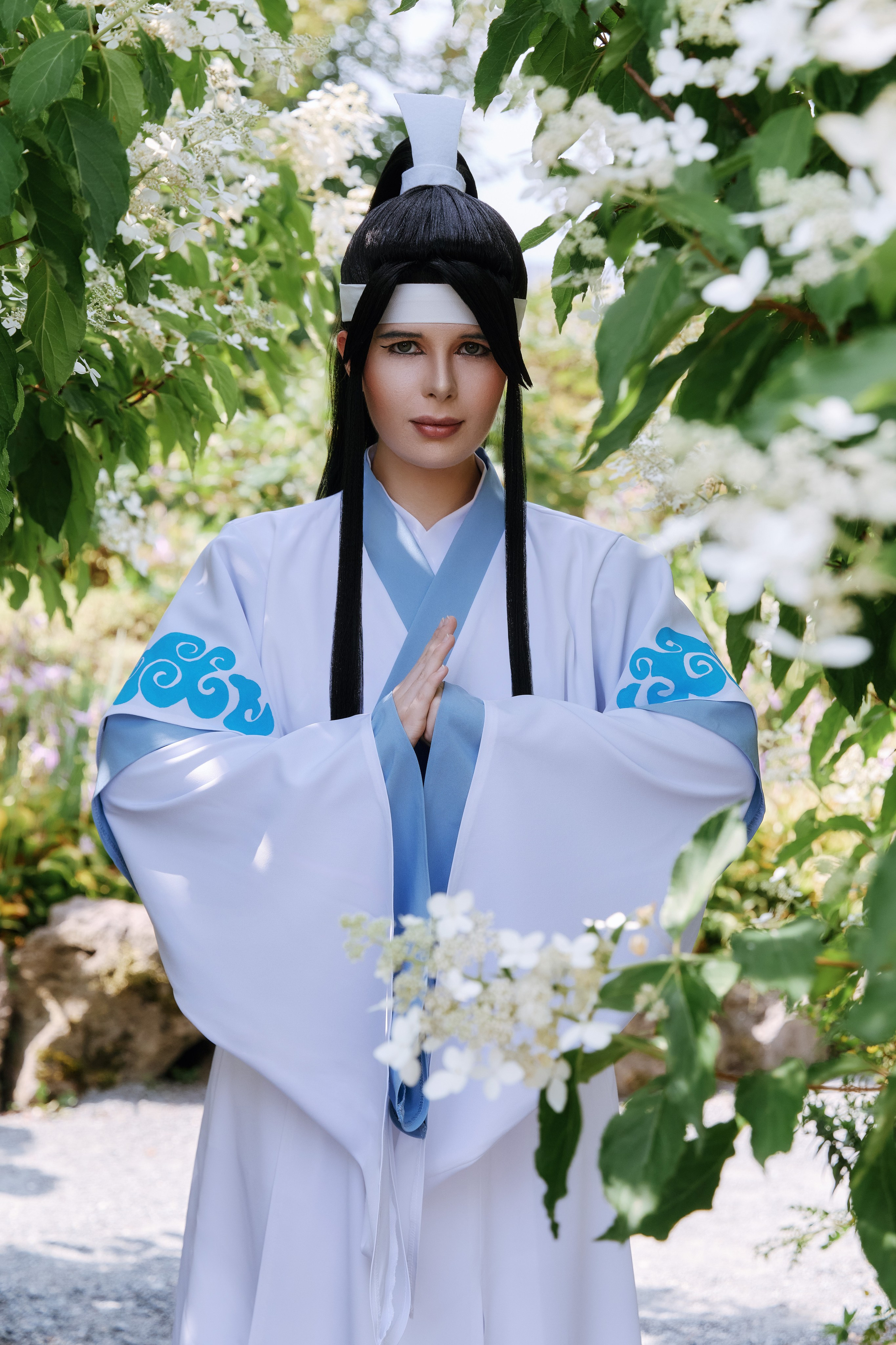 Фотосессия в японском саду с косплеером в образе Lan Sizhui. Автор снимка - косплей фотограф в Находке Олег Мороз