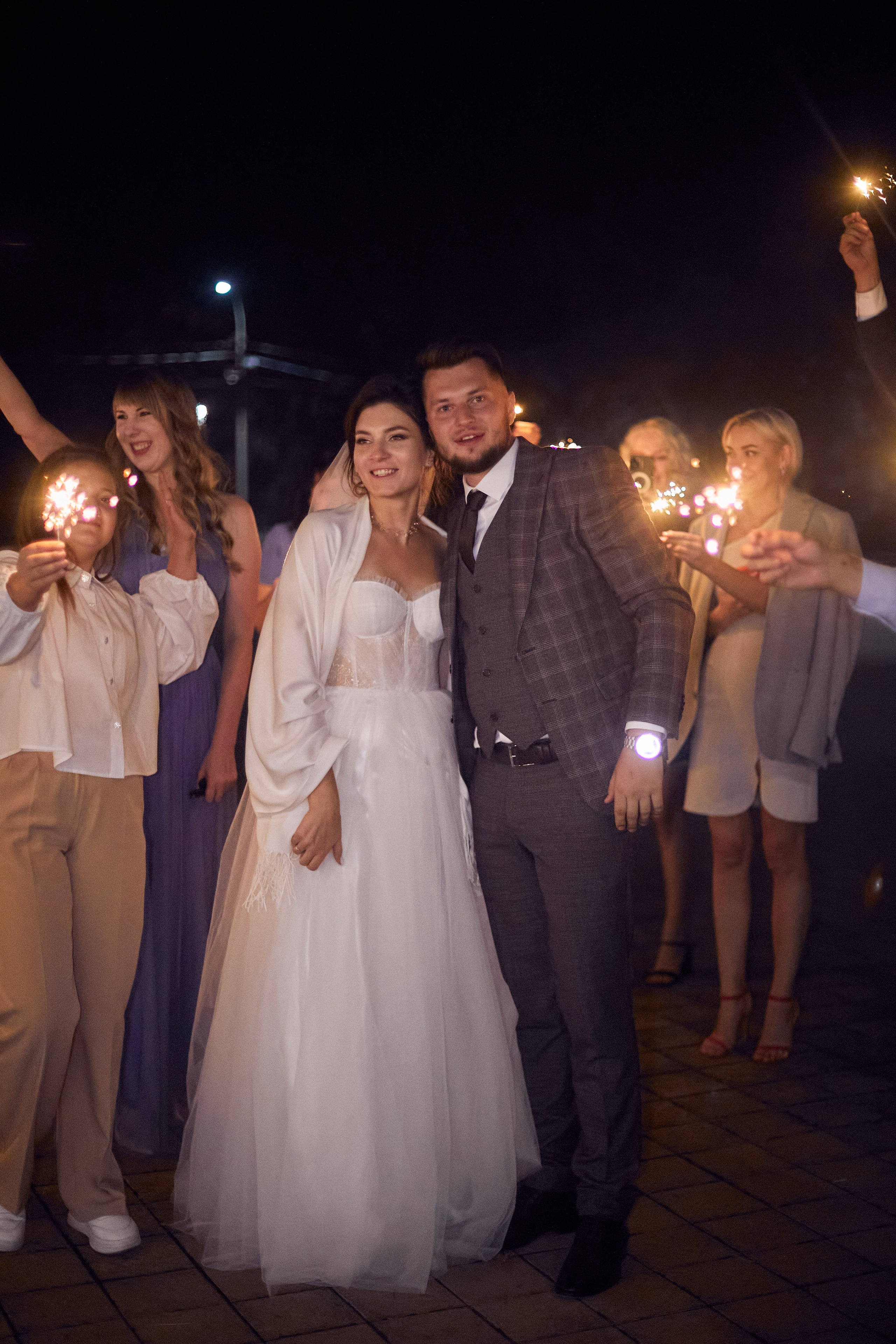 Фотограф в Москве. Свадьба. Бенгальские огни. Завершение свадебного вечера.