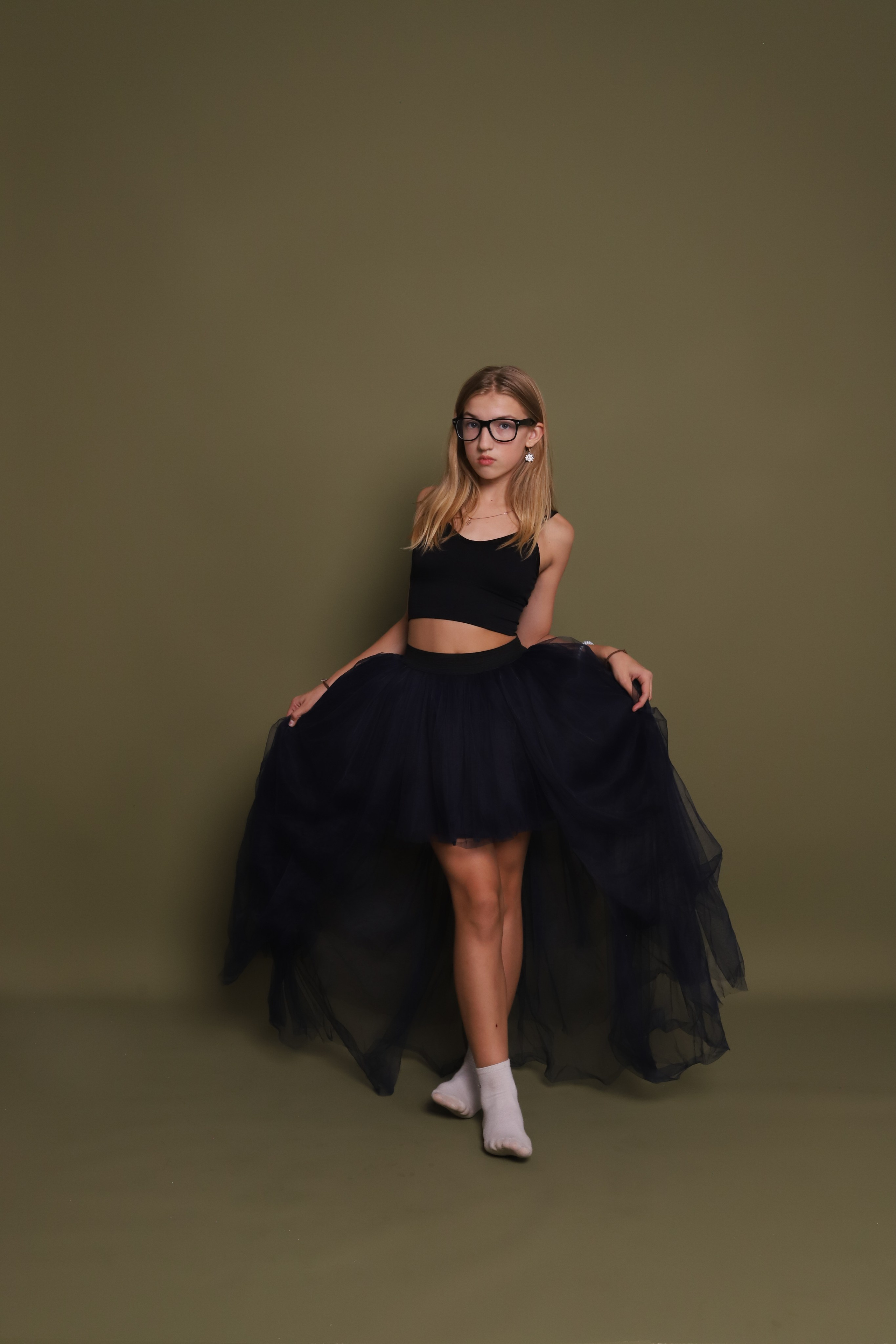 Цвет фона Хаки. Фотостудия самообслуживания. Студия без фотографа в Твери