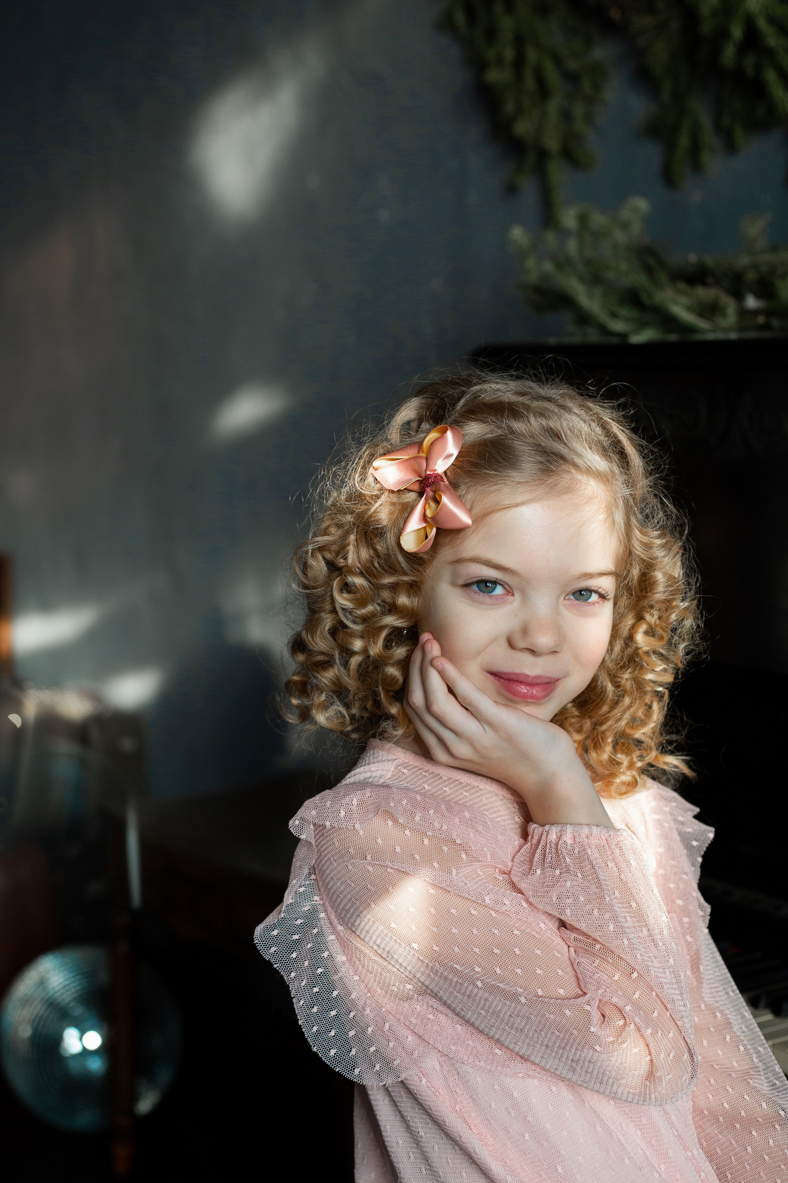 Ксюша в новогоднем зале. Фотограф в Новосибирске Краснова Евгения