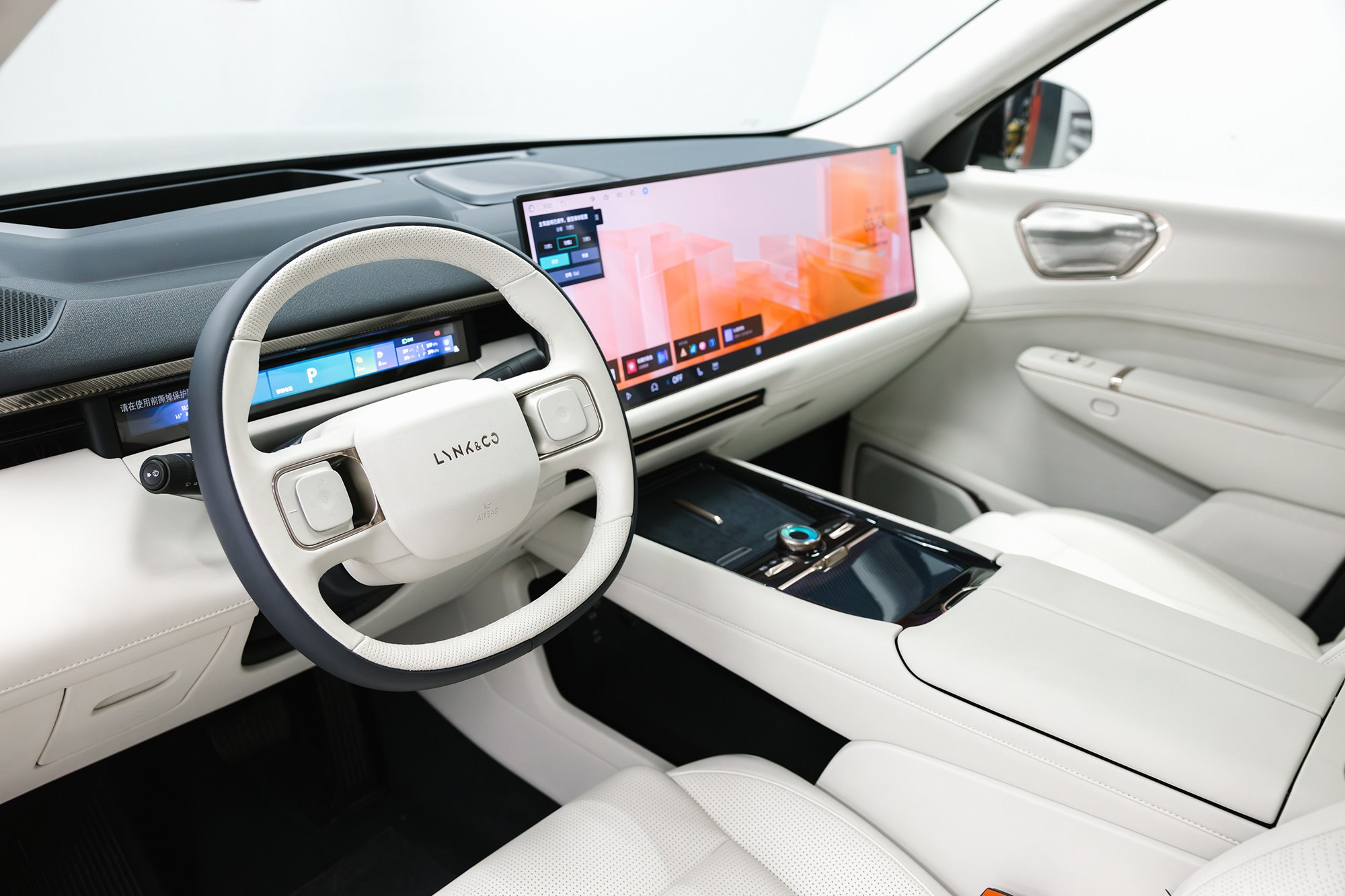 Lynk & Co 900 Ultra 2,0hyb 4WD AT (734 л. с.), 2025 г, 2,0 л бензин. Автосалон «Х-Авто»