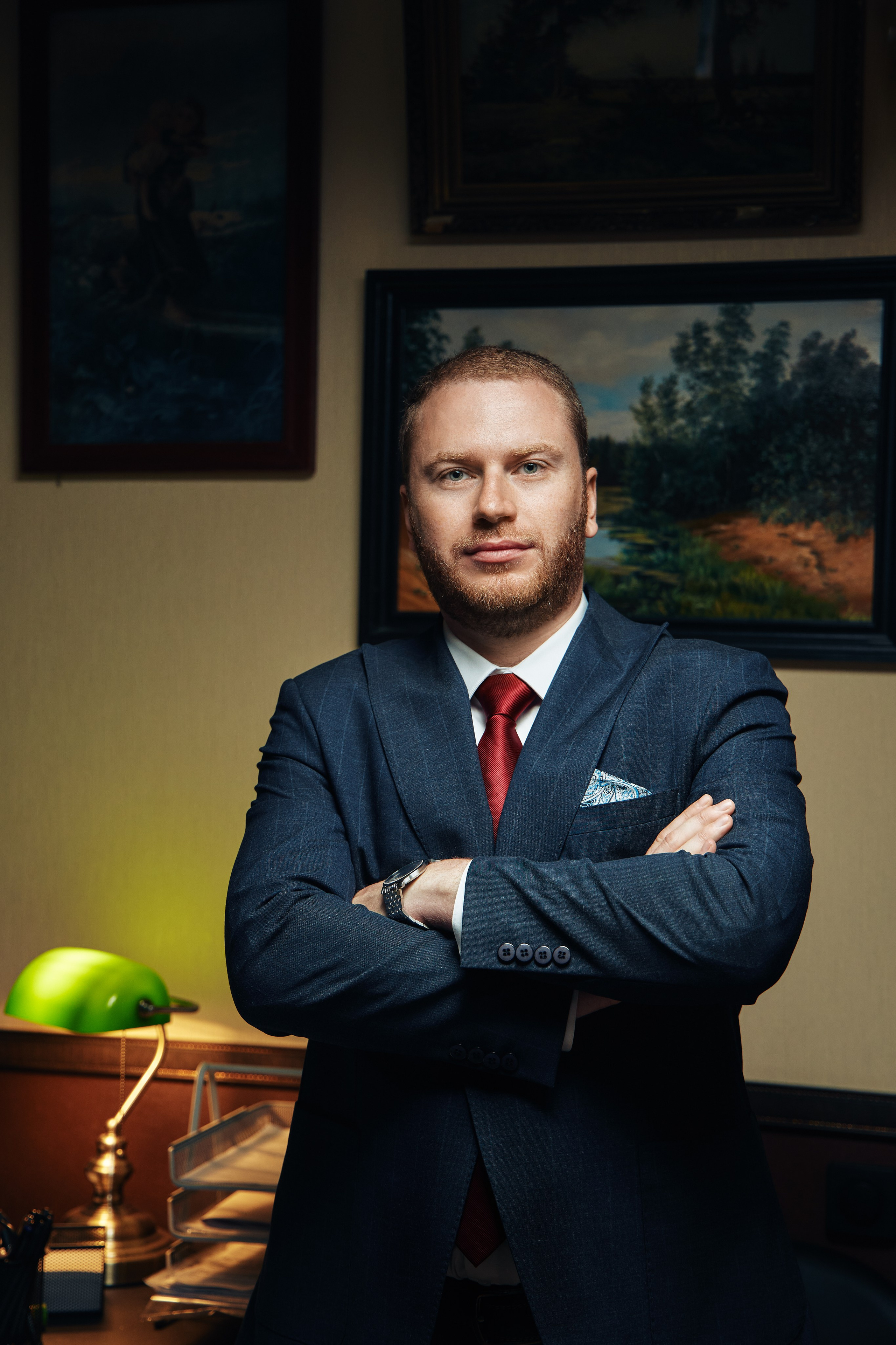 Бизнес-фотограф, которого рекомендуют: как профессиональные фото укрепляют репутацию лидера