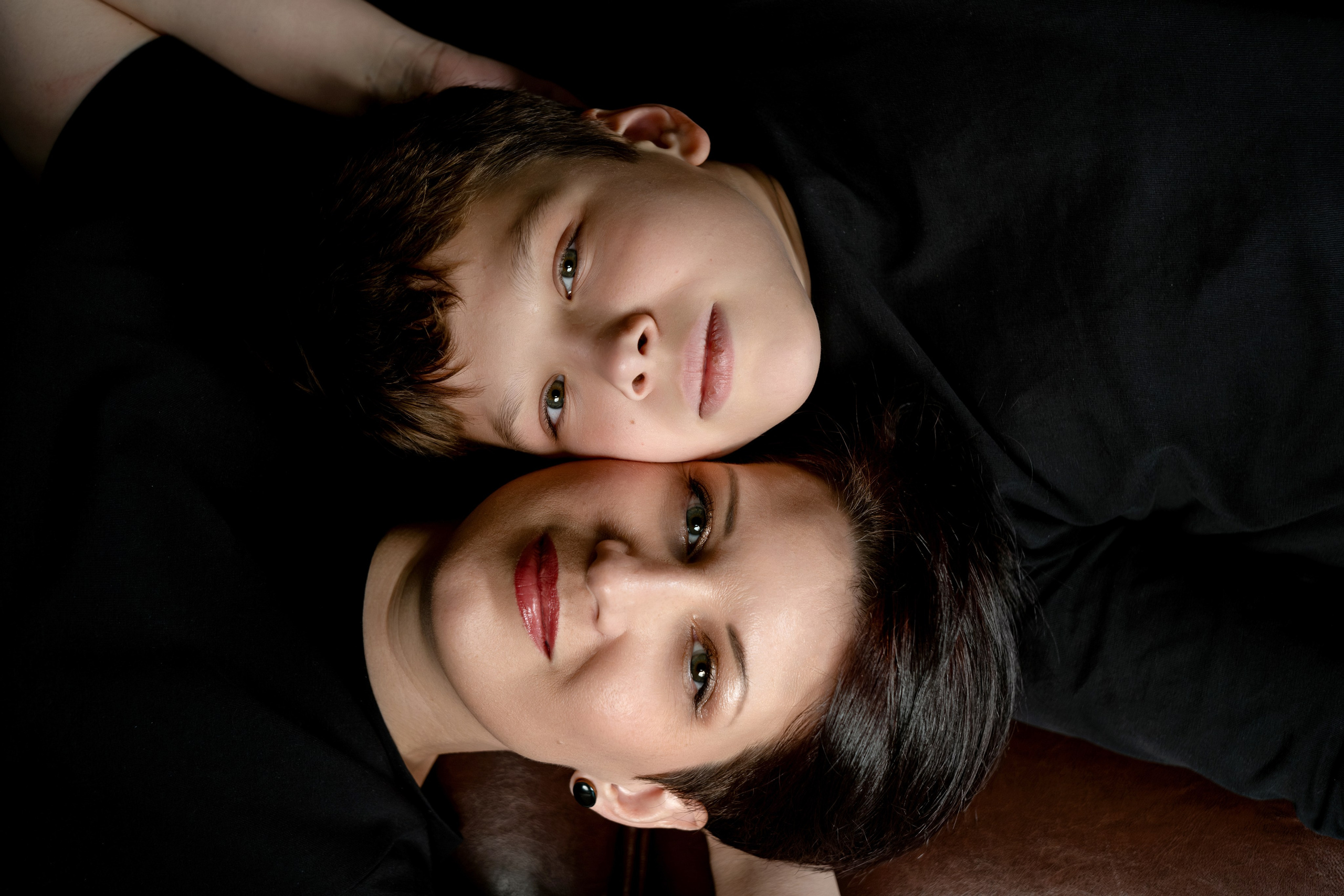 Женя с сыновьями — минимализм в лофте. Фотограф и видеограф в Тюмени Анна Жагорина, ваши фото еще не отдавали так быстро!