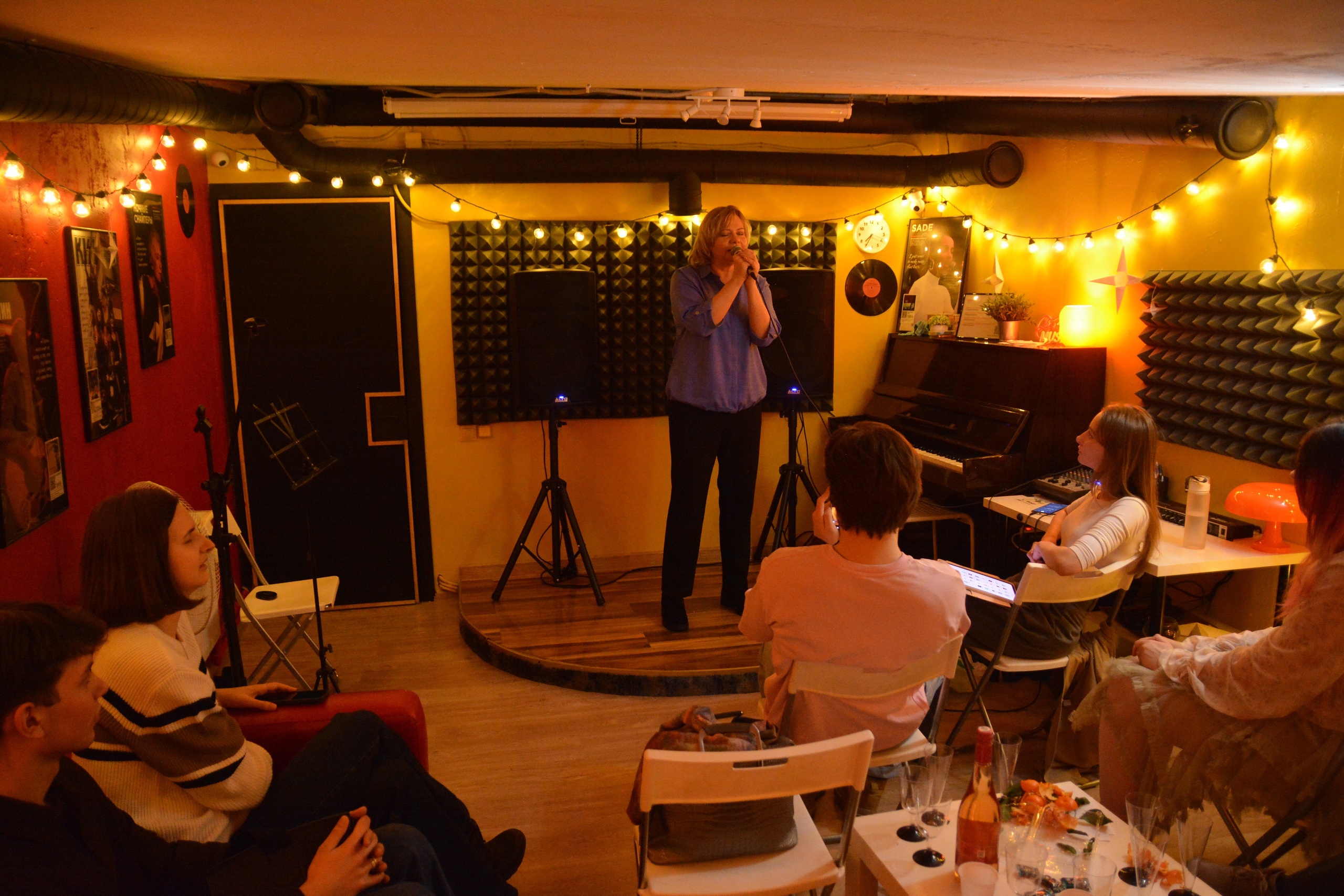 F/8 and be there — оказаться в нужном месте и поймать момент