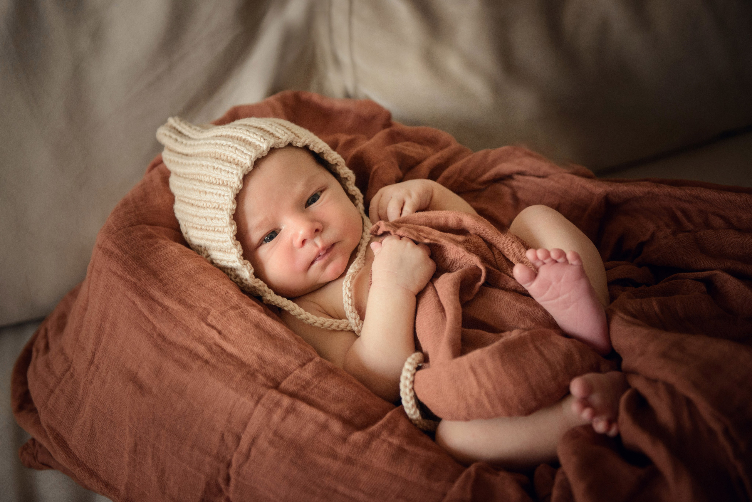 A family photo shoot at home, a family with a newborn baby. Photographer Elena Carruthers, Scotland