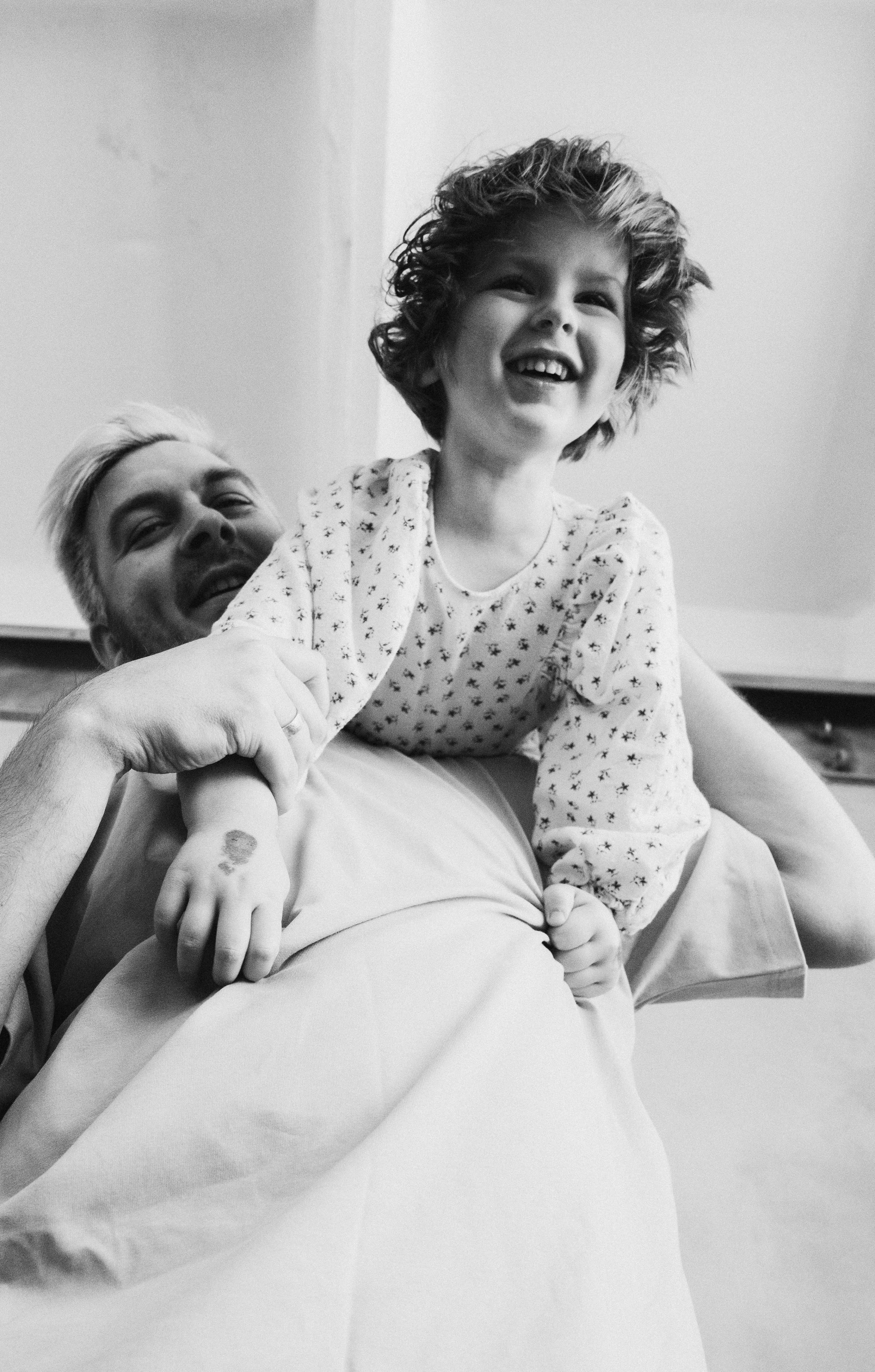 Семейная съемка. Профессиональный фотограф беременности в СПБ. Стильные фотосессии беременности в стиле минимализм и классическая фотография