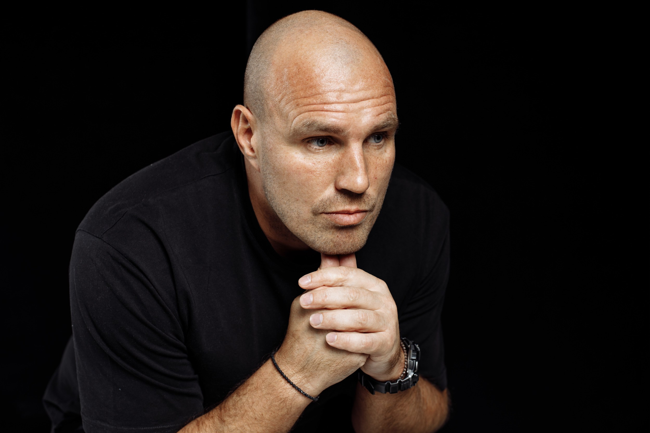 Фотосессия Леонида, психолога и телесного терапевта. Юлия Лисняк, контент-фотограф в Санкт-Петербурге