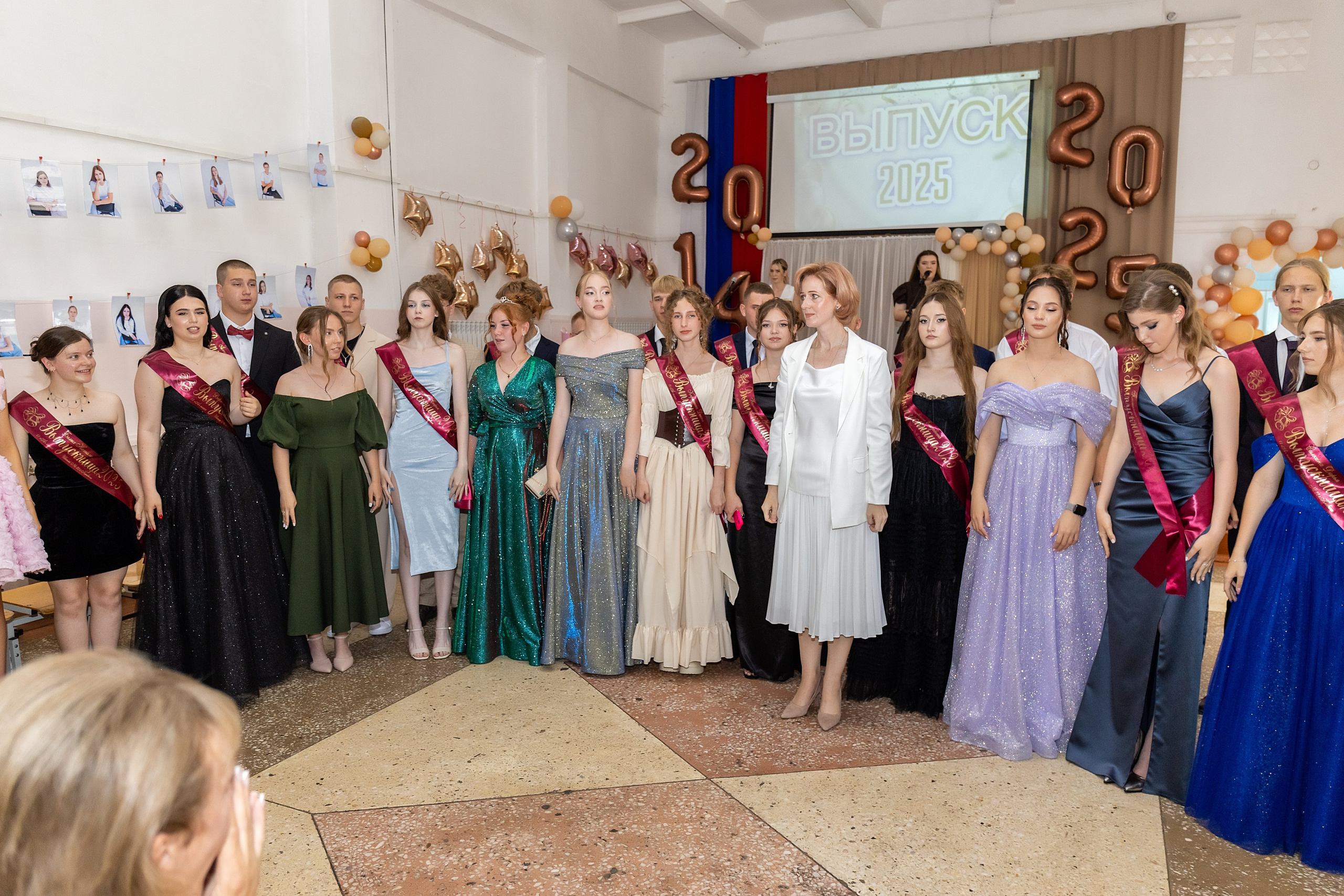 Выпускной. Школа 22, 11 класс. Стильный выпускной альбом Владивосток фотограф Вероника Мигачева