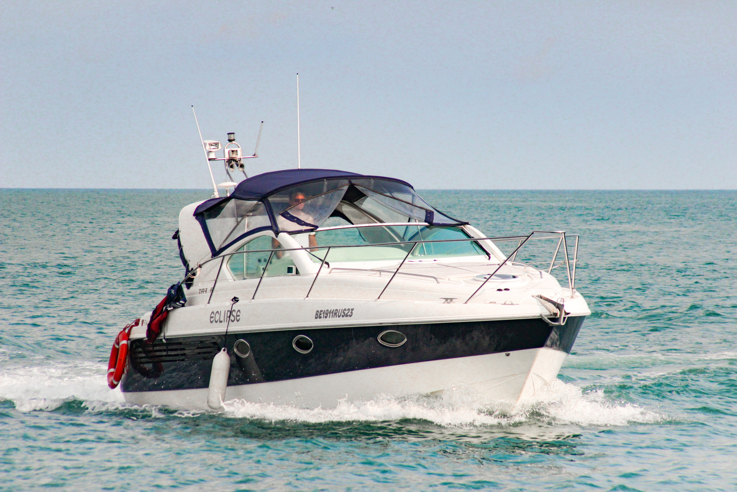 Катер Эклипс Аренда Яхты в Сочи Яхтанаморе YACHTNAMORE YACHTANAMORE