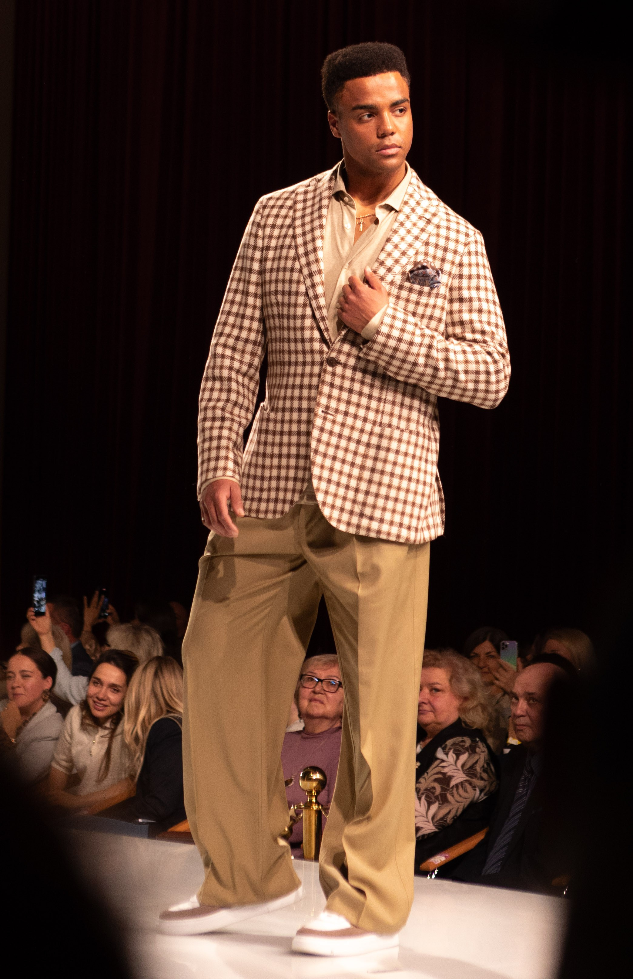 Estet fashion week весна 2024. Модный дом «Raschini»