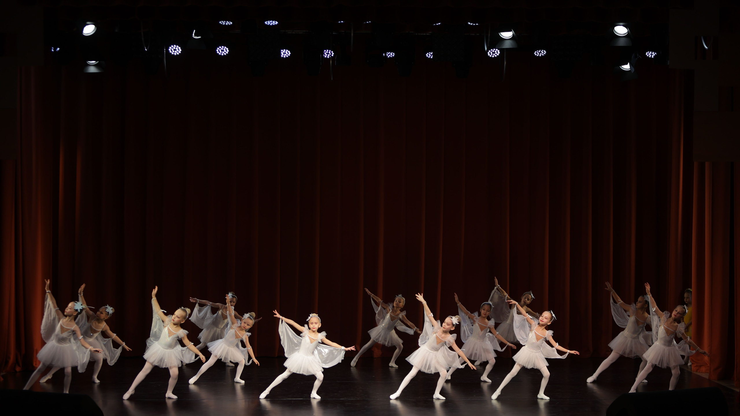 Фестиваль хореографического искусства «КУБОК ЛЕГЕНДЫ — 2025». Выпускные альбомы и школьный фотограф в Подольске, Троицке, Щербинке, Москве и Московской области