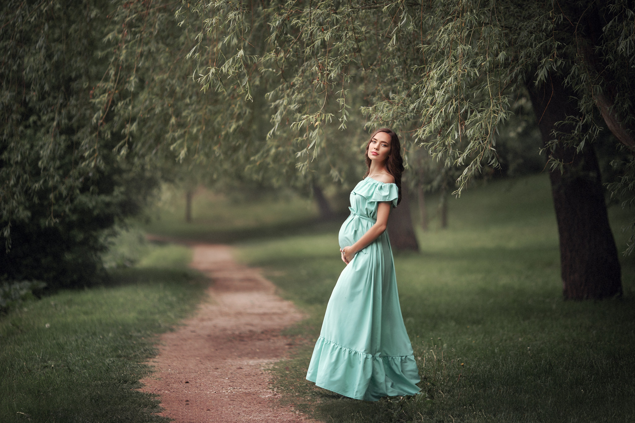 Красивая и стильная студийная фотосессия беременной в Москве. Профессиональный фотограф в Москве. Елена Шуваева