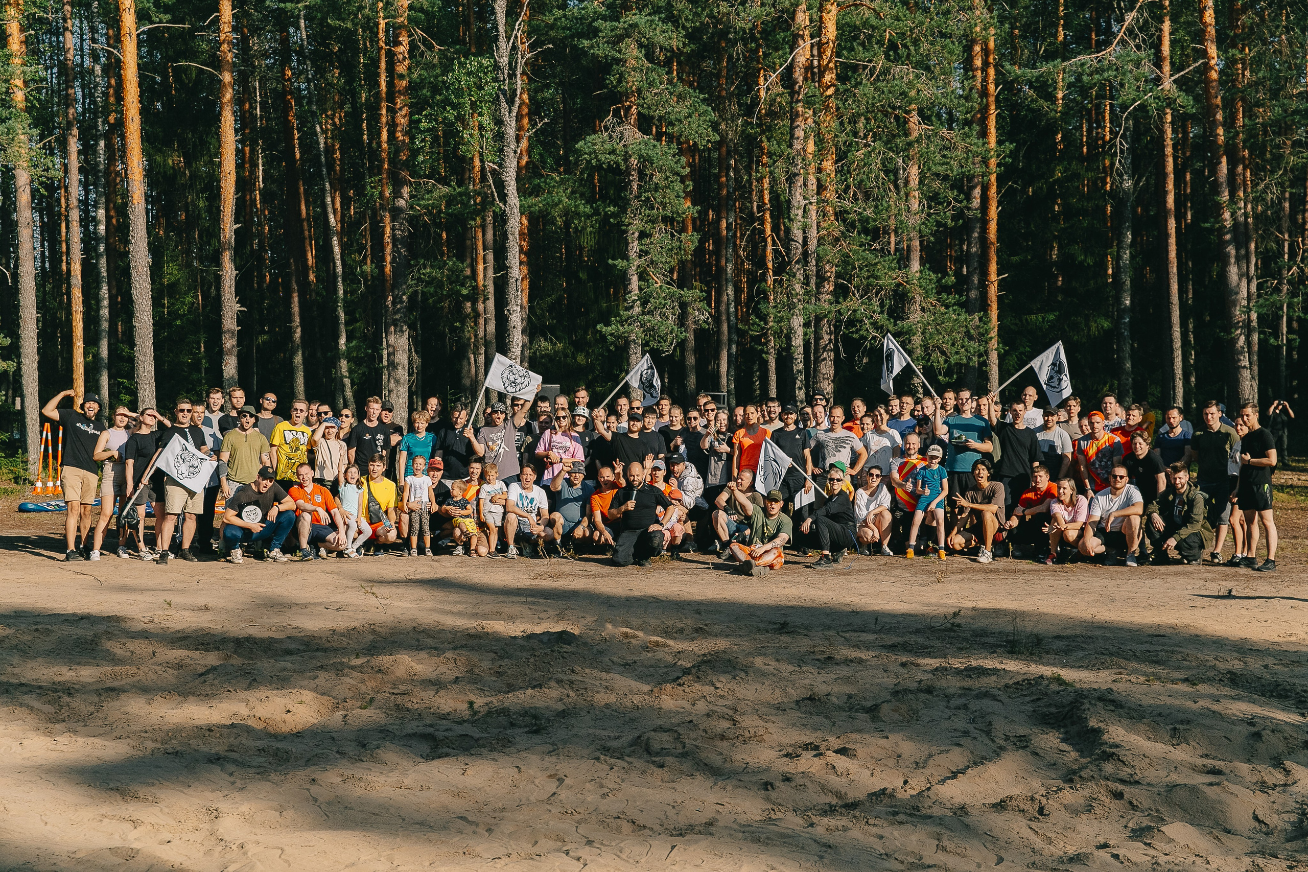 Общая фотография участников выезда на природу