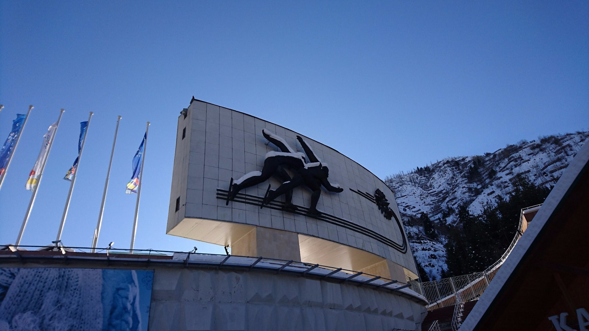 Высокогорный каток Медео (Медеу) в Алматы — легендарная ледовая арена