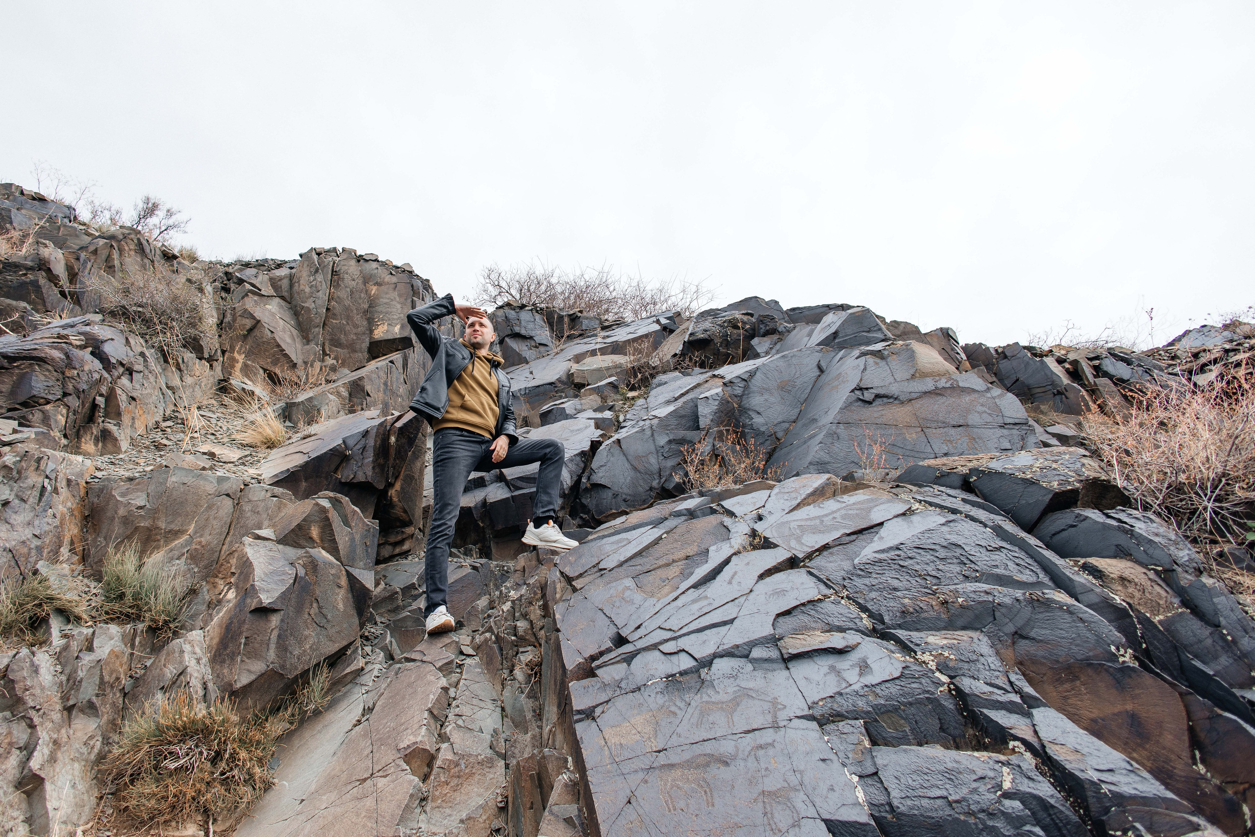 Экскурсия и тур на петроглифы Танбалы ЮНЕСКО