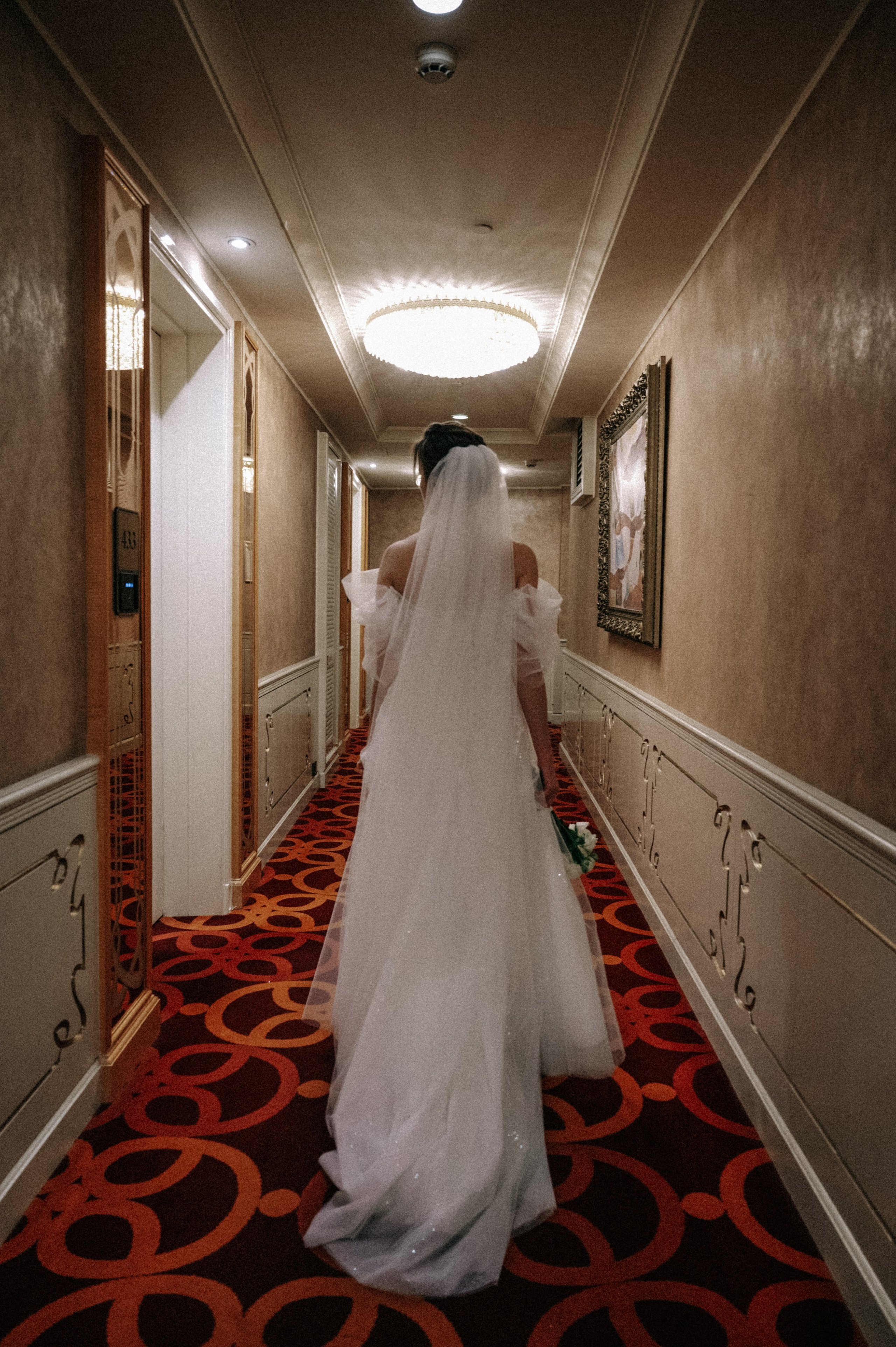 Свадьба для двоих с прогулкой в The St. Regis Москва Никольская 5*. Свадебный и семейный фотограф Виктория Носачёва. Щелково, Москва и МО