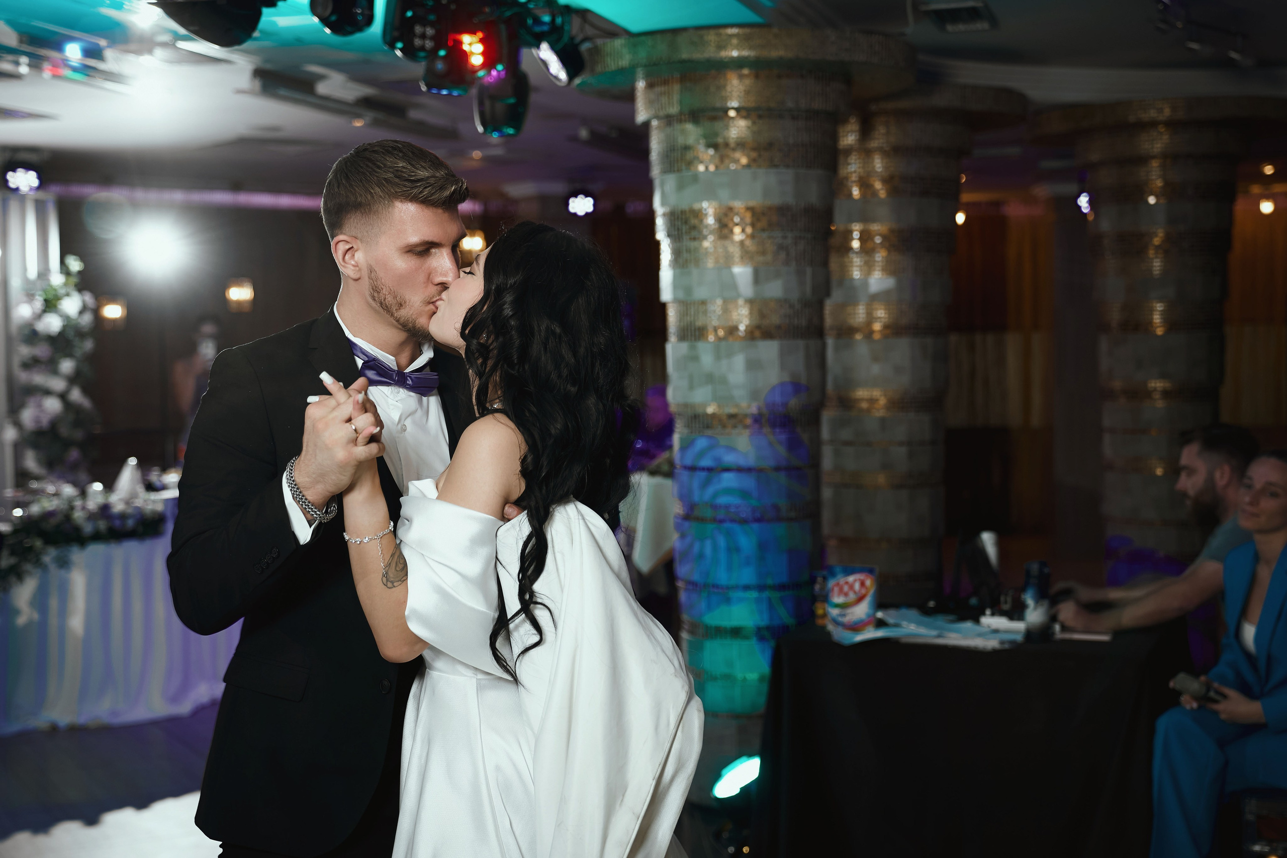 Свадебная фотосессия Дмитрия и Виты на Поклонной горе в парке Победы Москвы