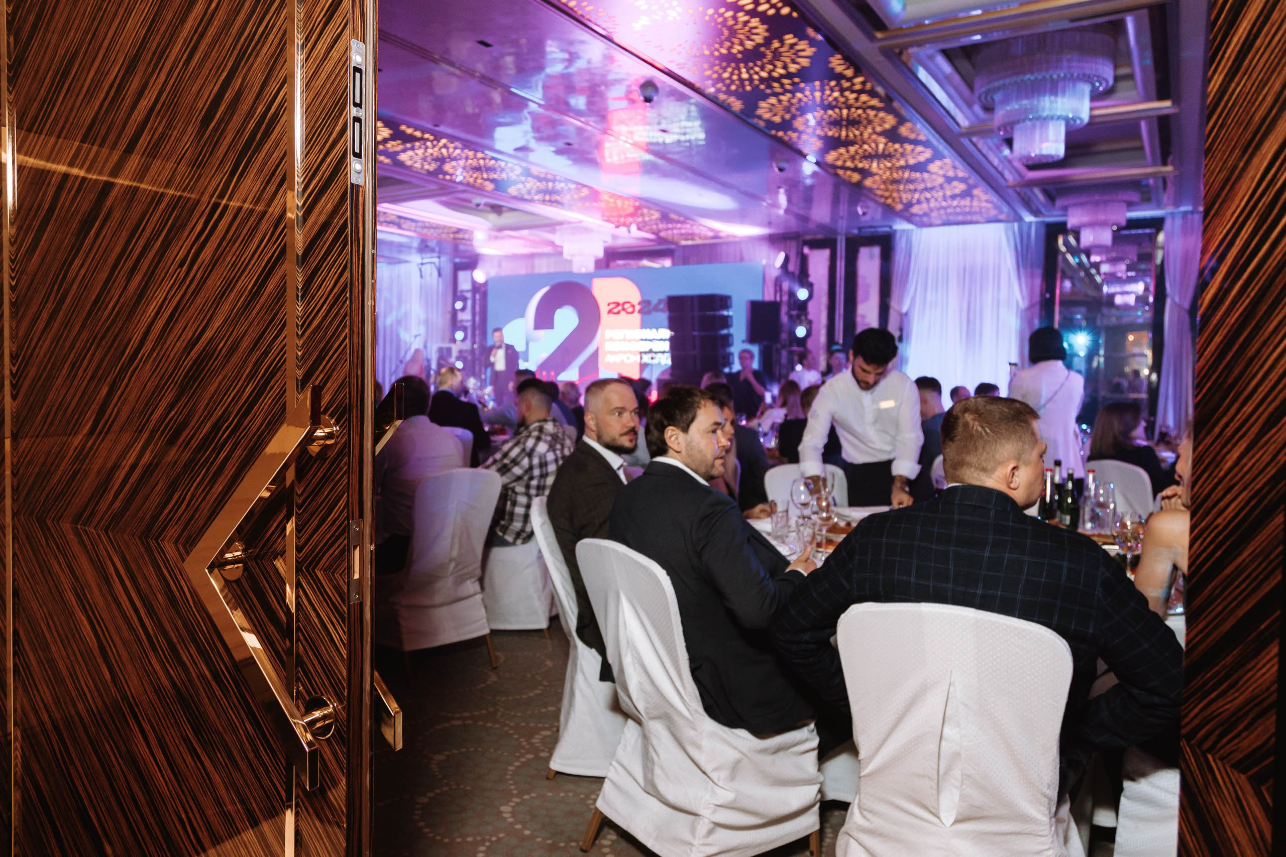 Гала-ужин в казино в Красной Поляне. Репортажный фотограф в Москве, Сочи и Санкт-Петербурге