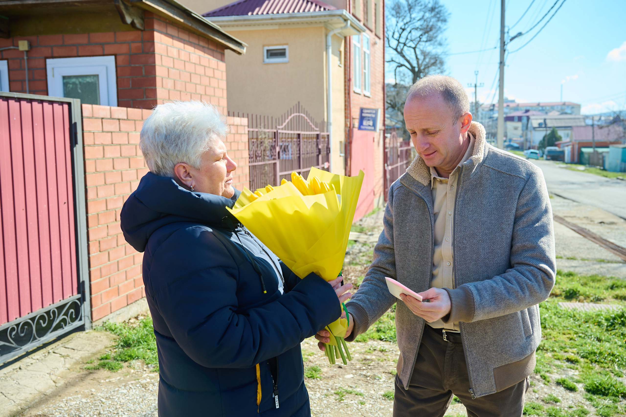 Поздравления девочкам Кабардинки от Главы округа Кялова Г.Е. Жизнь курорта Кабардинка в фотографиях