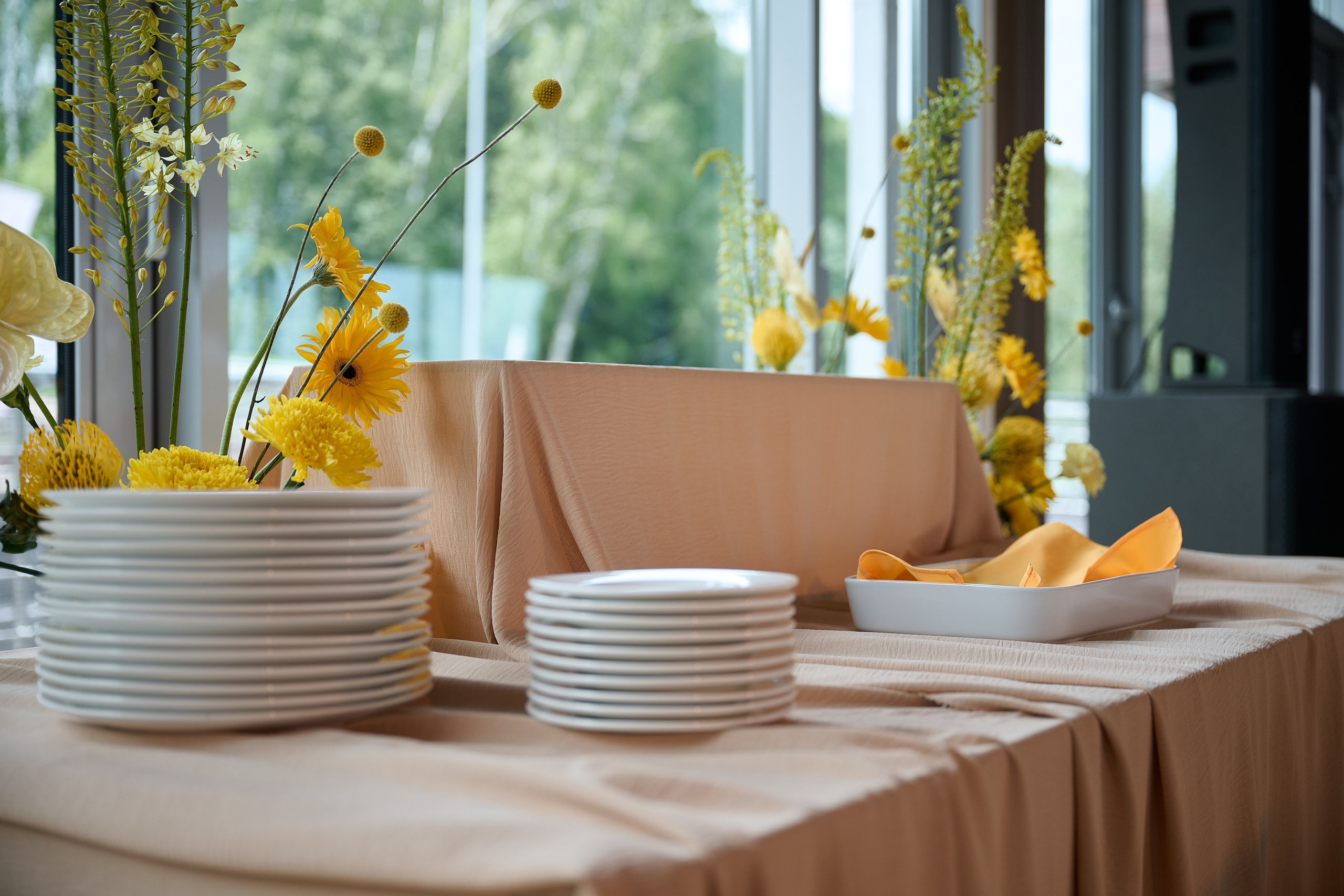 Стилизация фуршетной зоны и банкета на 60 человек для закрытого меропрития одного из крупных банков. Сет-дизайнер и фуд-стилист в Москве Инна Чертова