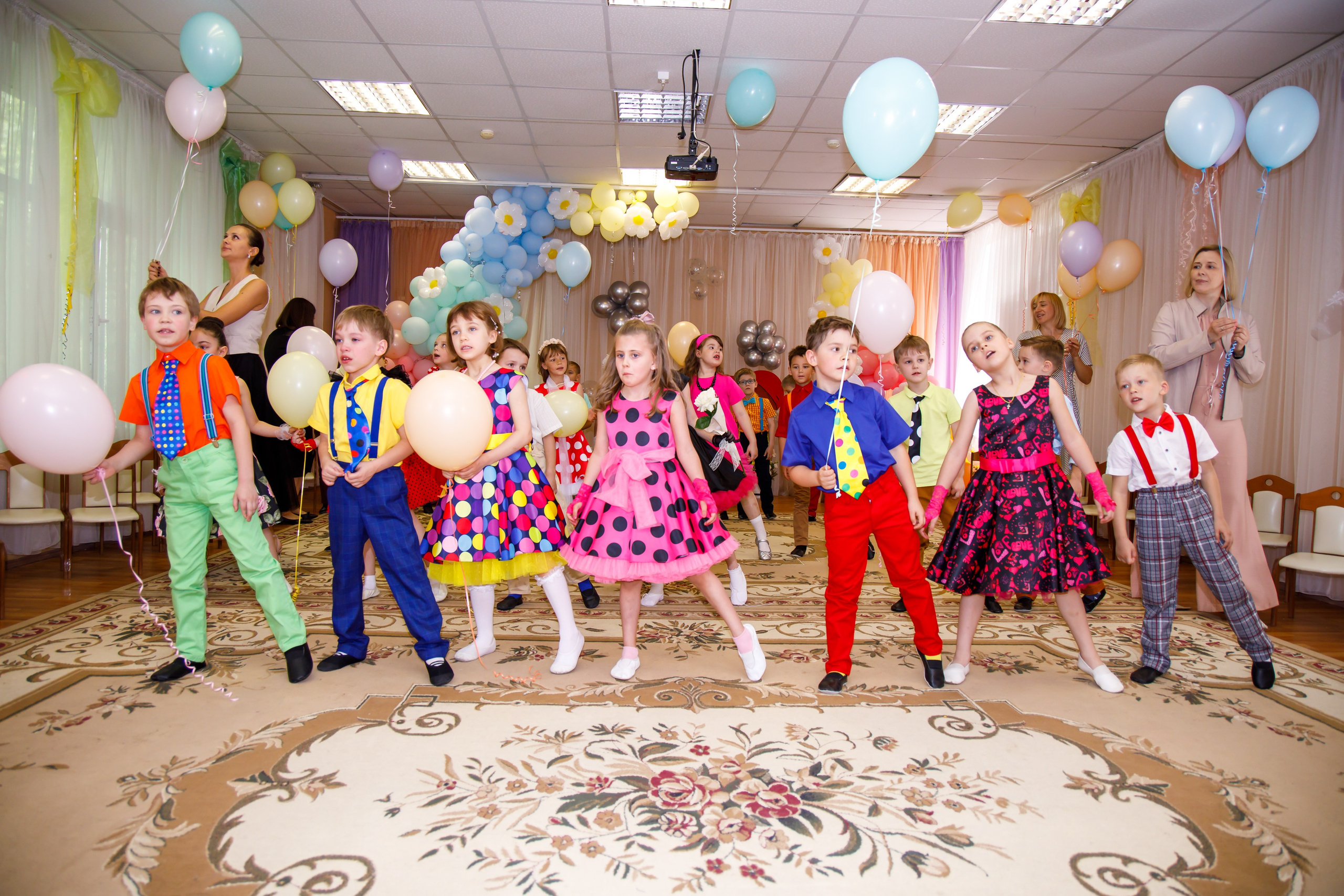 ВЫПУСКНОЙ ДЕТСКИЙ САД группа НАСЛЕДНИКИ. Профессиональная фото и видеосъемка. Москва