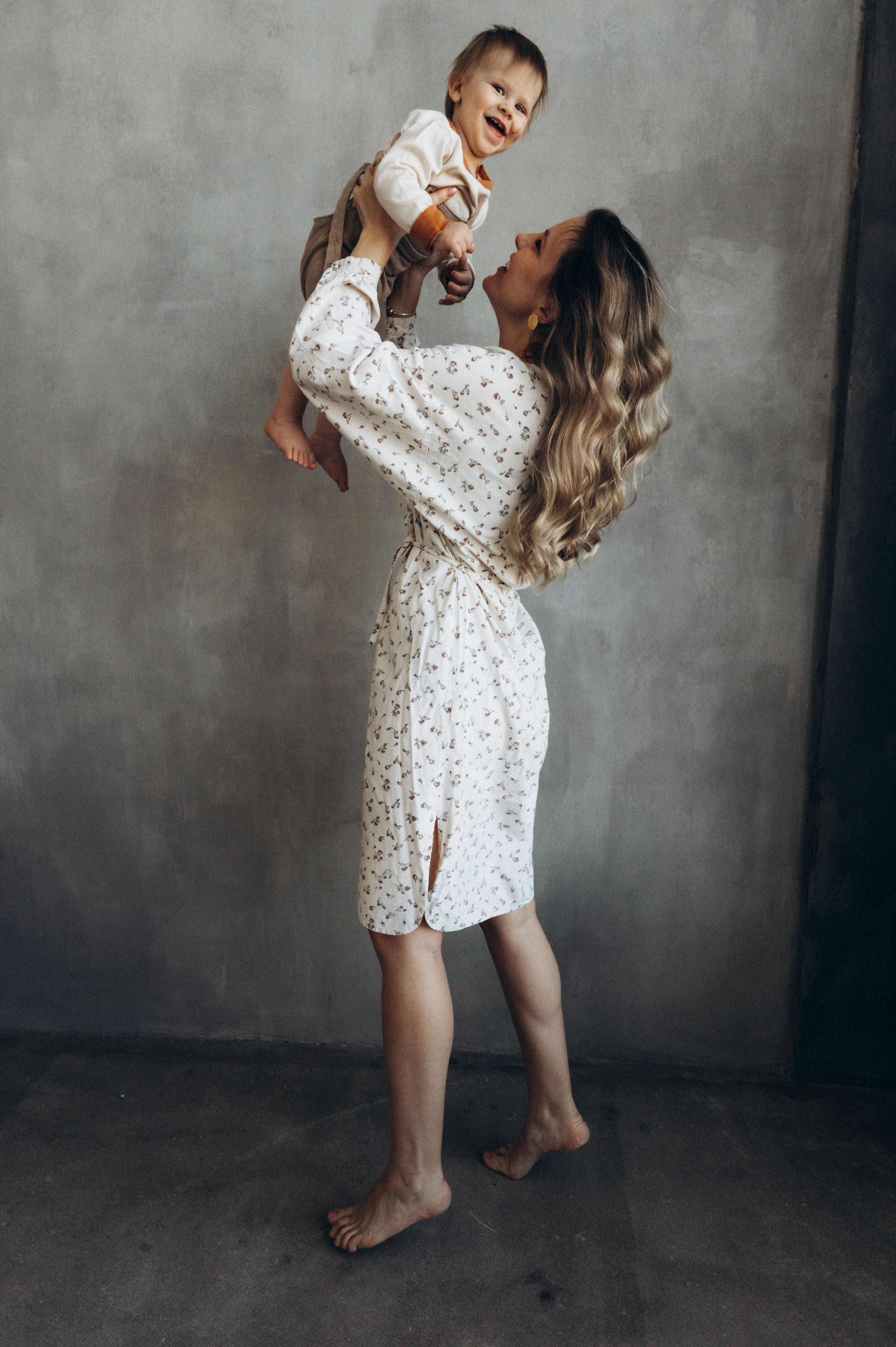 Семейная съемка. Профессиональный фотограф беременности в СПБ. Стильные фотосессии беременности в стиле минимализм и классическая фотография