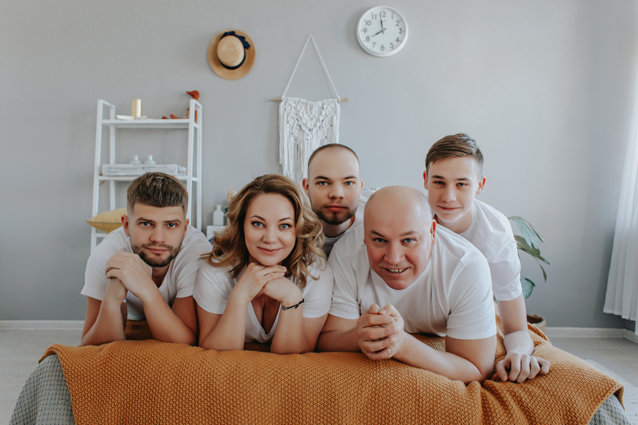 Семейная фотосессия в студии Витебска. Свадебный фотограф в Витебске Дмитрий Кувшинов