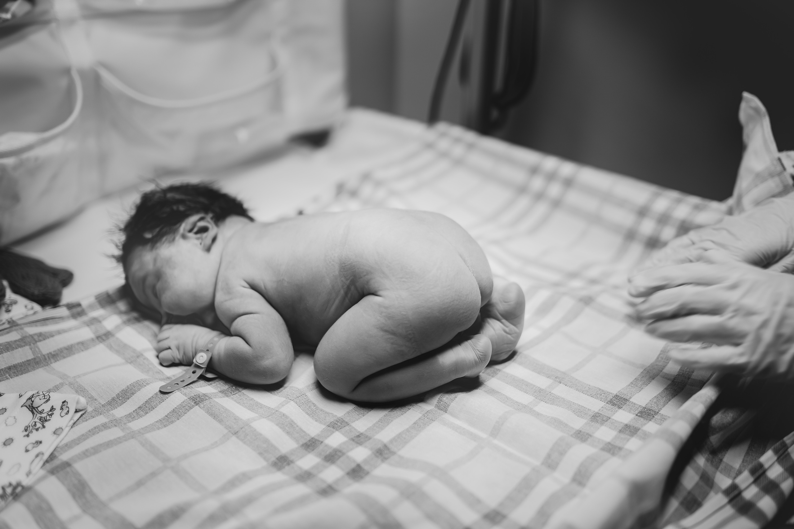 Birth photographer Austin, TX | Raw, powerful, & unfiltered storytelling | Anny Smirnova