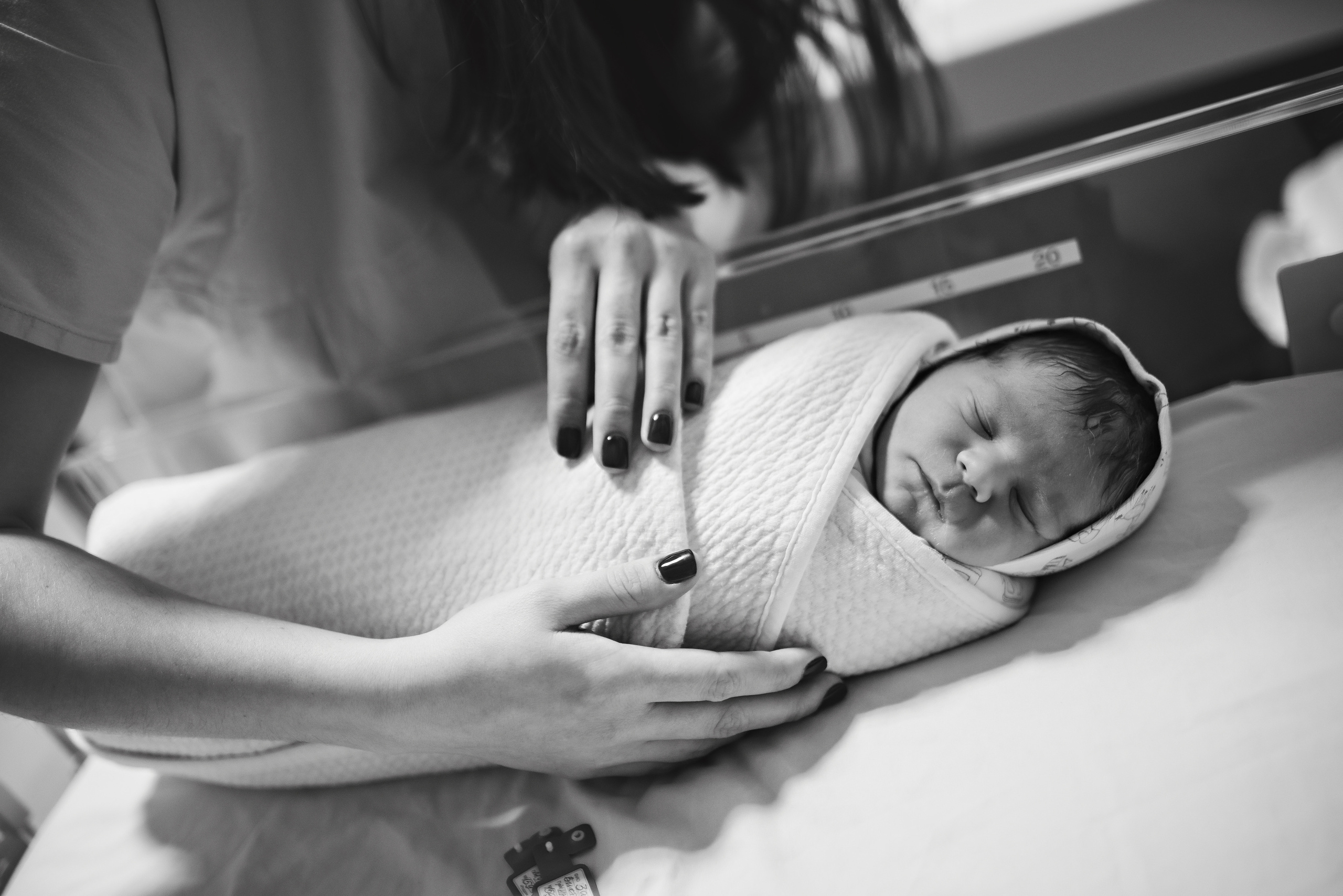 Birth photographer Austin, TX | Raw, powerful, & unfiltered storytelling | Anny Smirnova