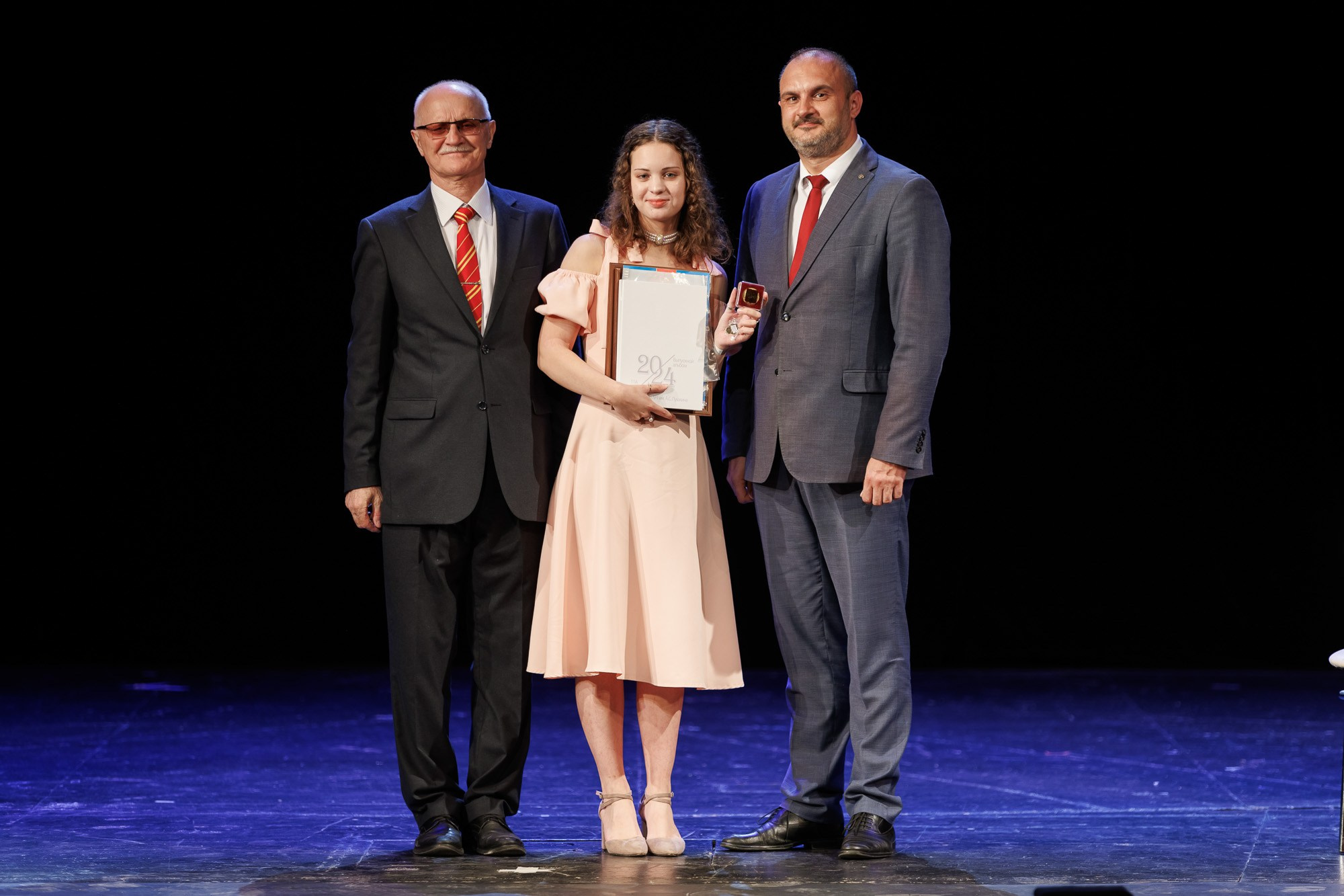 Выпускной вечер в Севастопольской гимназии № 1 имени А. С. Пушкина. Свадебный фотограф, фотосъемка в Крыму, Севастополе, Симферополе, Ялте