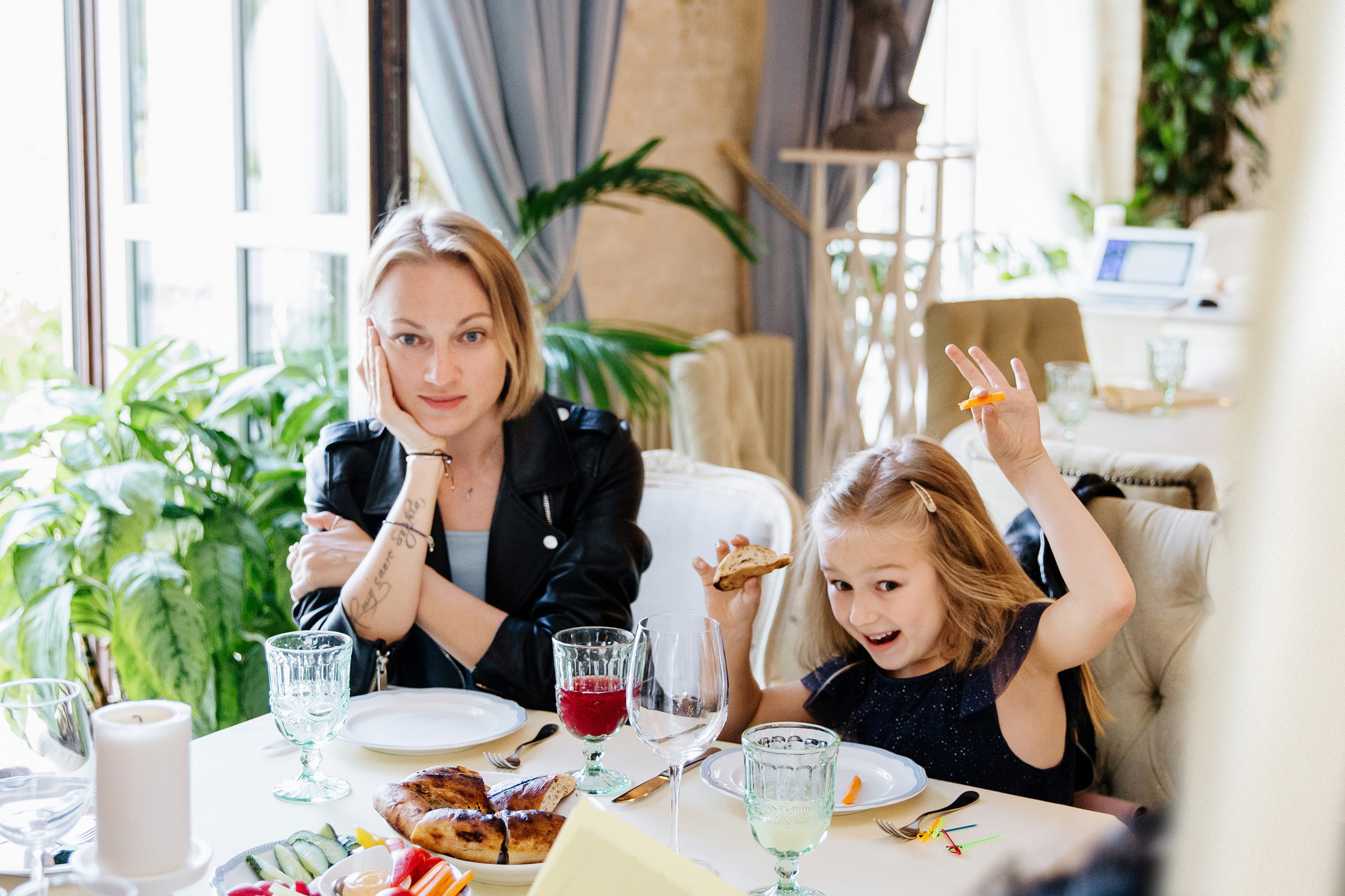 Дворец бракосочетания на ВДНХ. Свадьба на ВДНХ. Свадебный банкет в Forest Hall Форест Холл. Свадьба в Сокольниках. Свадебный и семейный фотограф Екатерина Иванова