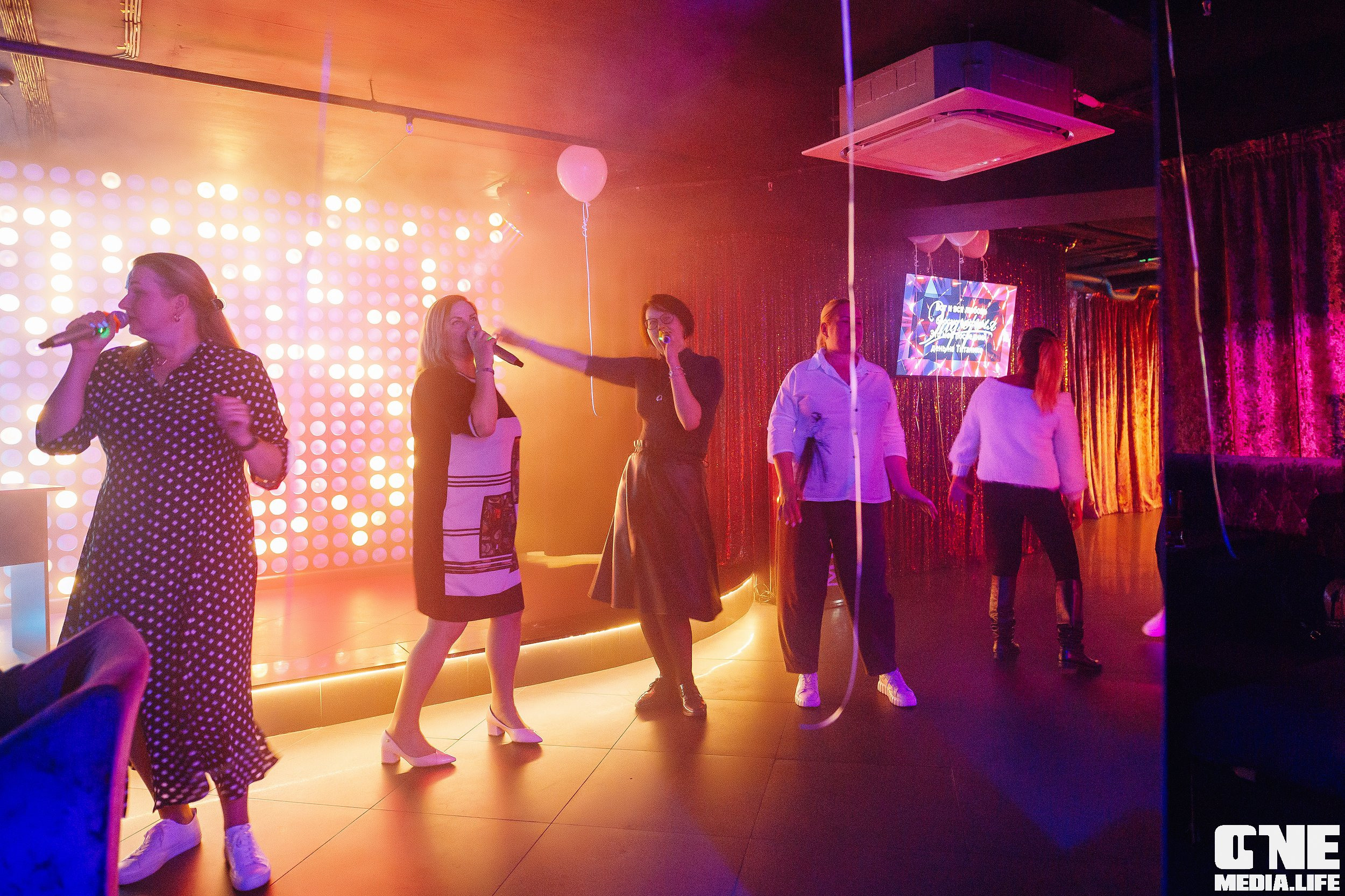 Фоторепортаж из караоке-клуба Эйфория. One Media Life: фоторепортажи, фотоотчеты с мероприятий и заведений