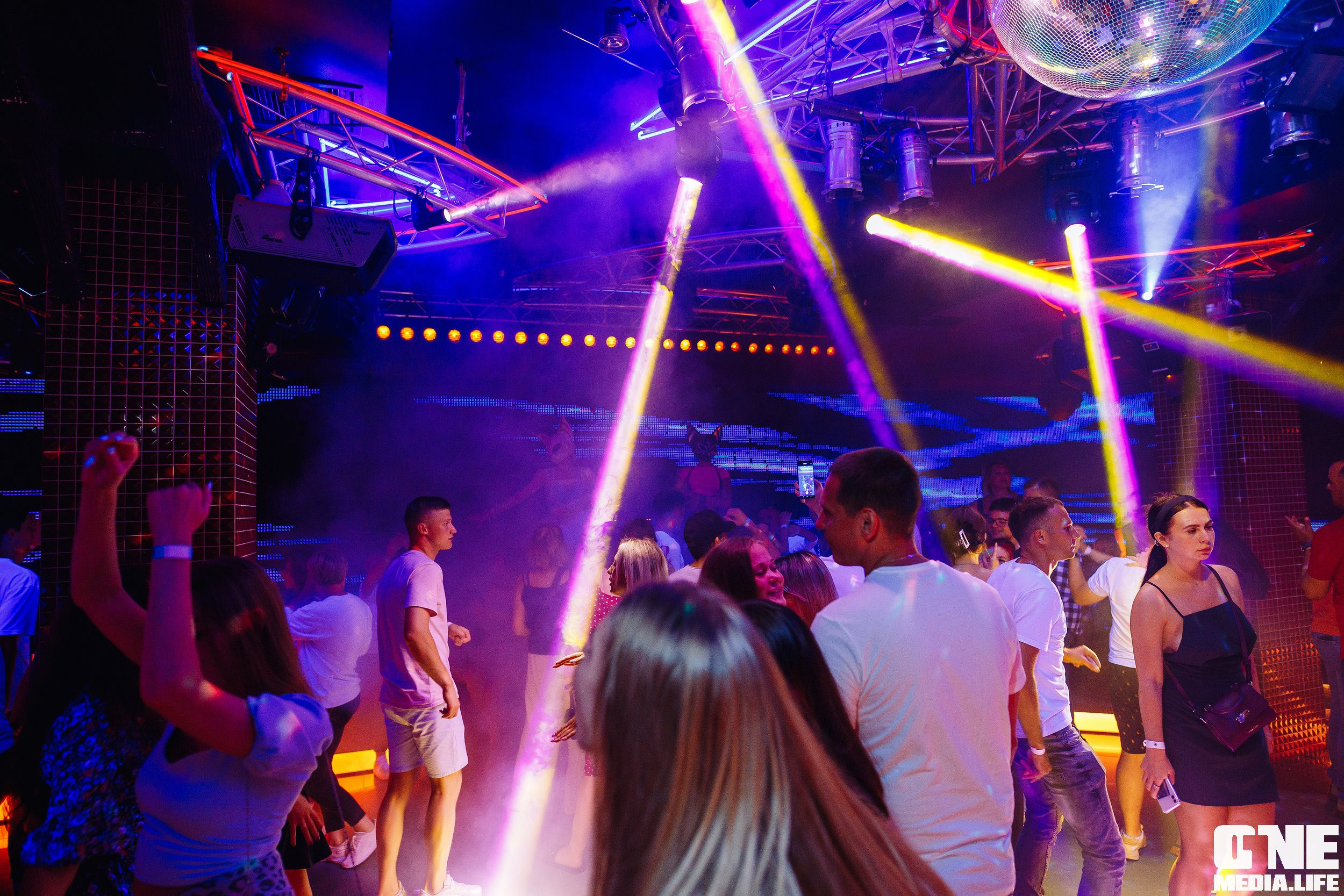 Фоторепортаж из ночного клуба Планета. One Media Life: фоторепортажи, фотоотчеты с мероприятий и заведений