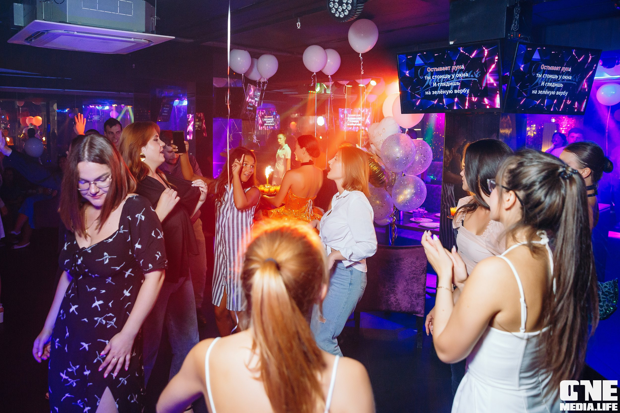 Фоторепортаж из караоке-клуба Эфория. One Media Life: фоторепортажи, фотоотчеты с мероприятий и заведений