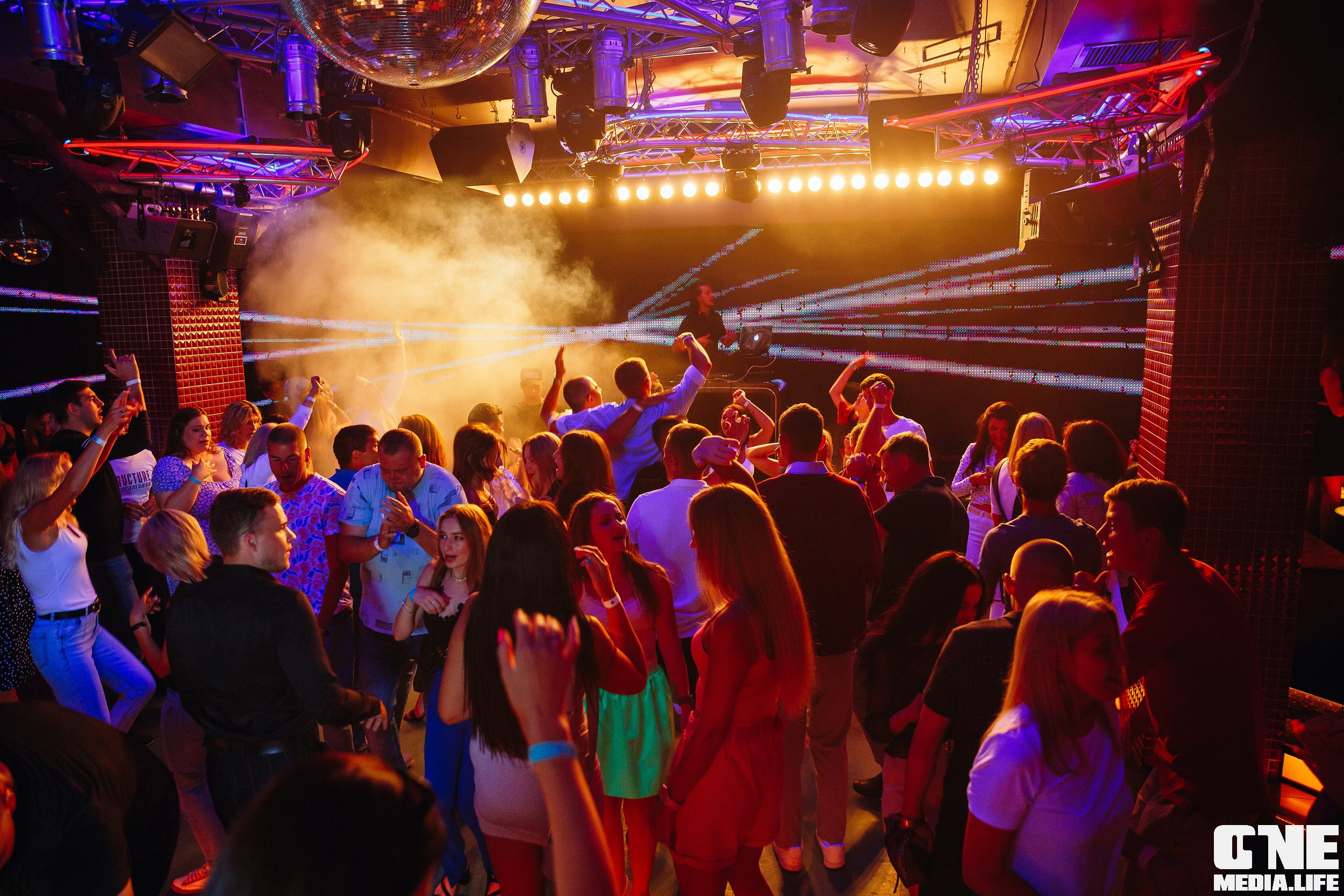 Фоторепортаж из ночного клуба Планета. One Media Life: фоторепортажи, фотоотчеты с мероприятий и заведений
