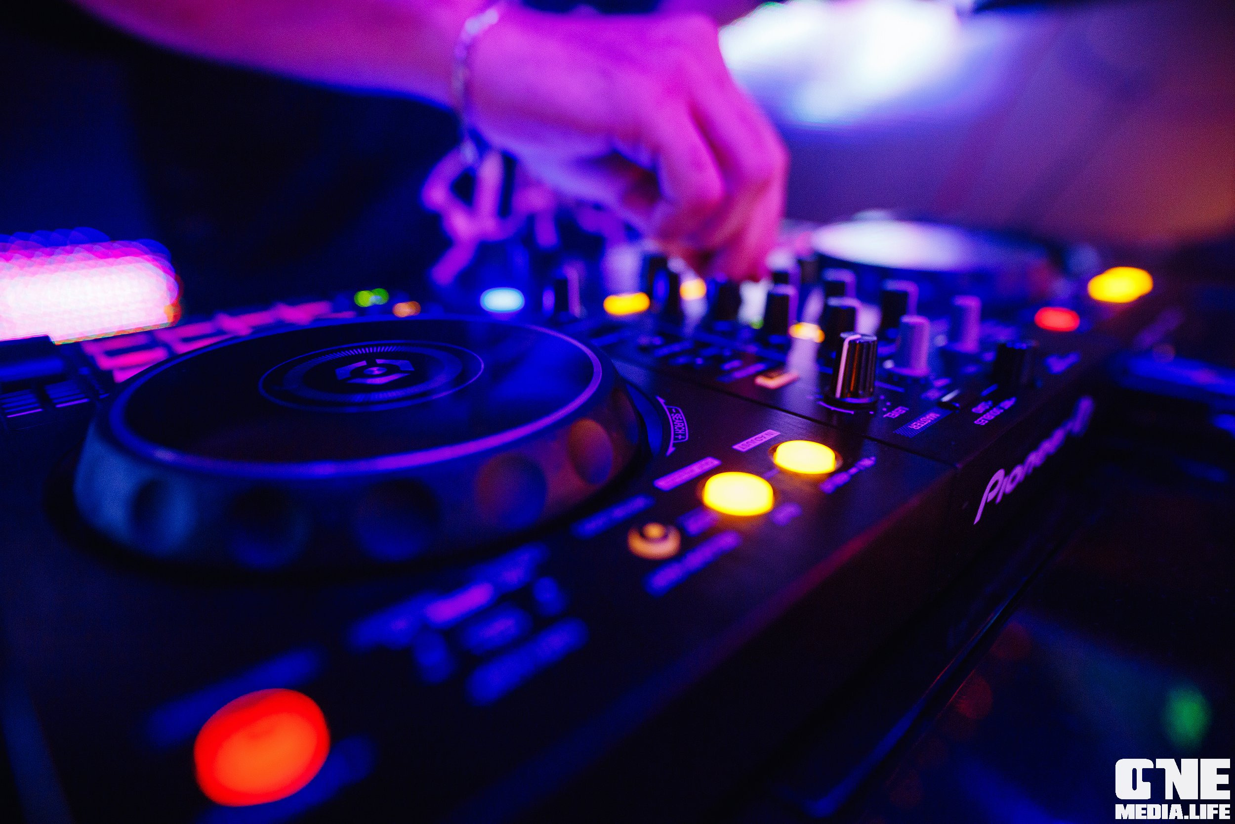 Фоторепортаж из ночного клуба Планета. One Media Life: фоторепортажи, фотоотчеты с мероприятий и заведений