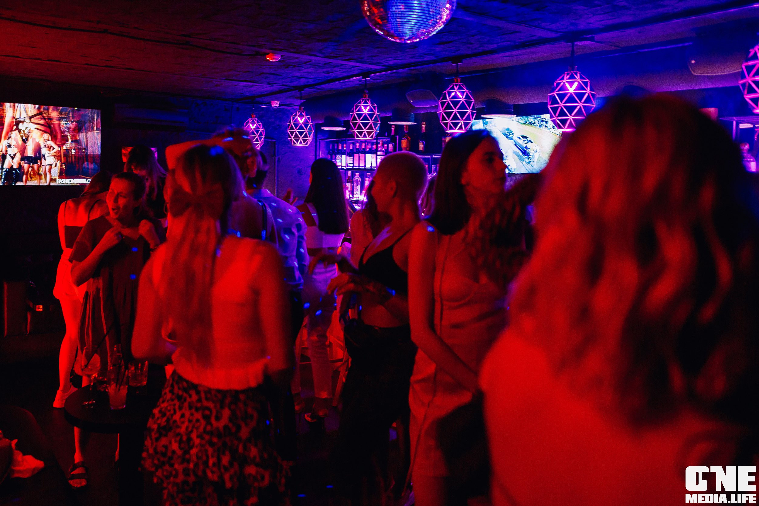 Фоторепортаж из ночного клуба Secret. One Media Life: фоторепортажи, фотоотчеты с мероприятий и заведений
