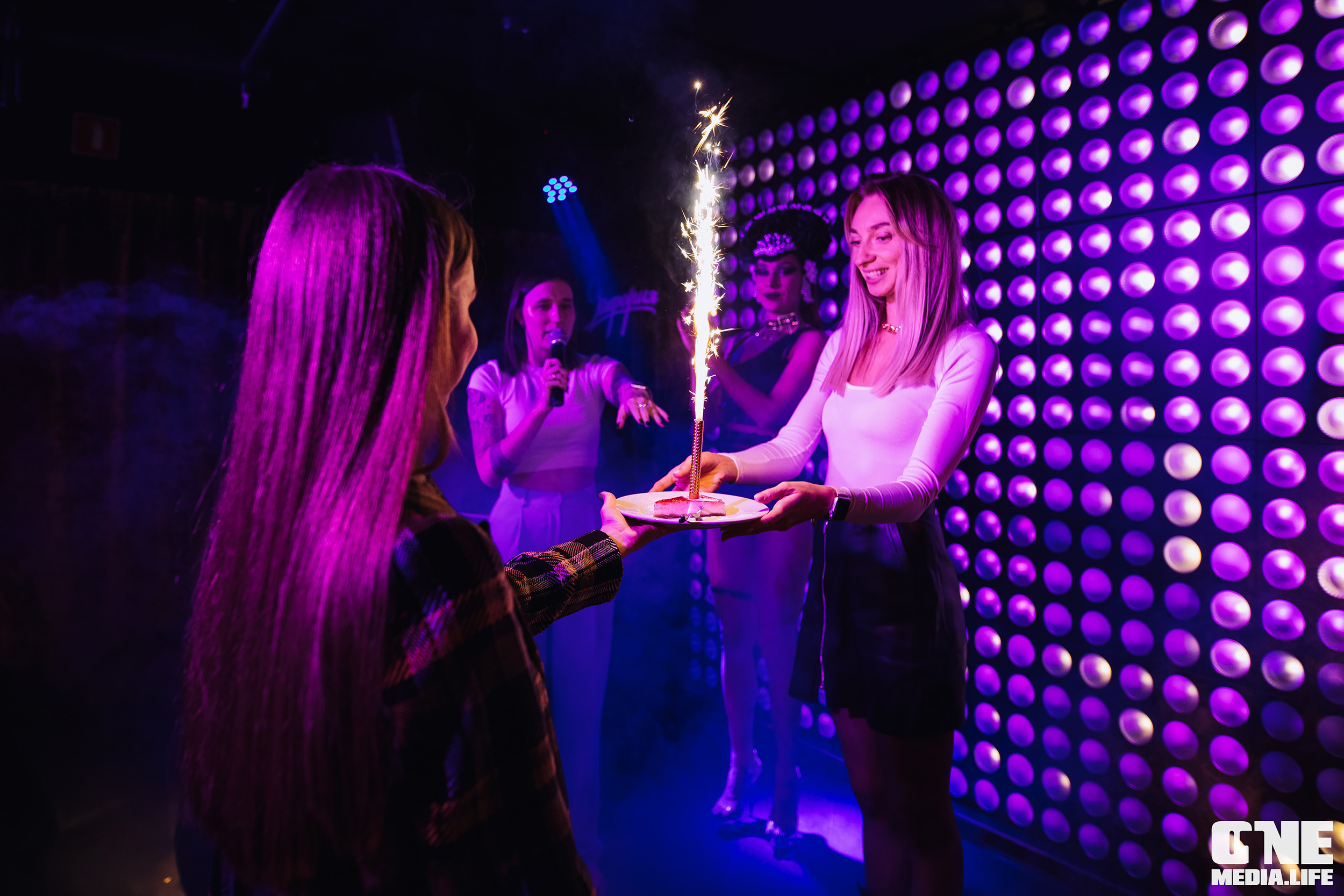 Фоторепортаж из караоке-клуба Эйфория. One Media Life: фоторепортажи, фотоотчеты с мероприятий и заведений