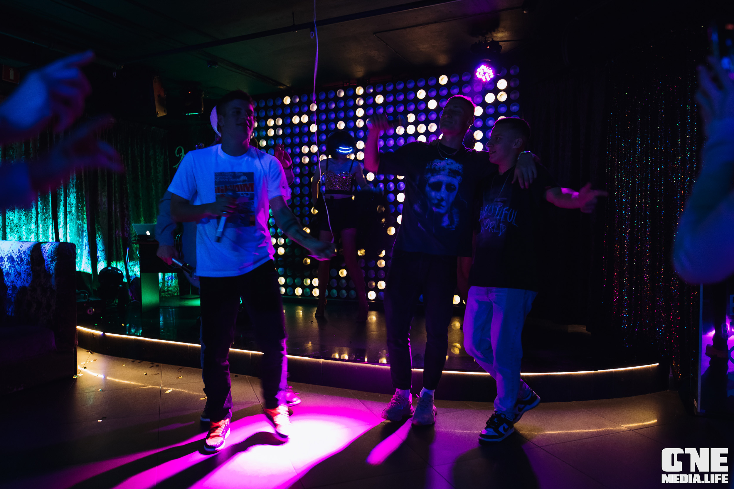 Фоторепортаж из караоке-клуба Эйфория. One Media Life: фоторепортажи, фотоотчеты с мероприятий и заведений