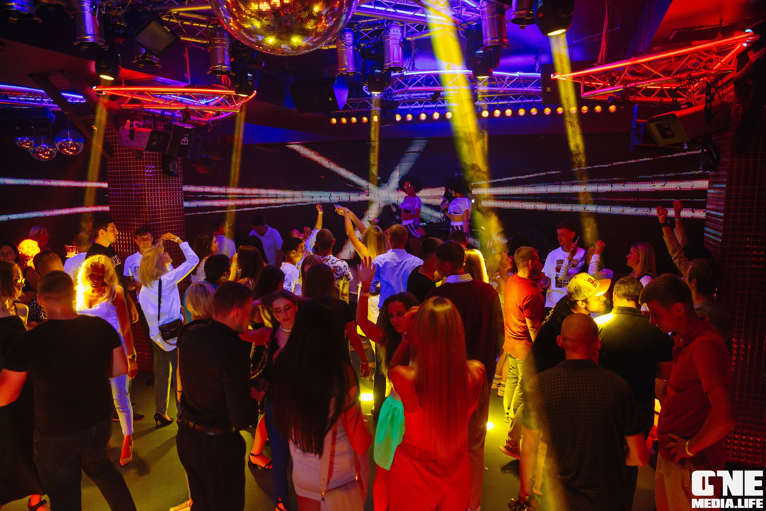 Фоторепортаж из ночного клуба Планета. One Media Life: фоторепортажи, фотоотчеты с мероприятий и заведений