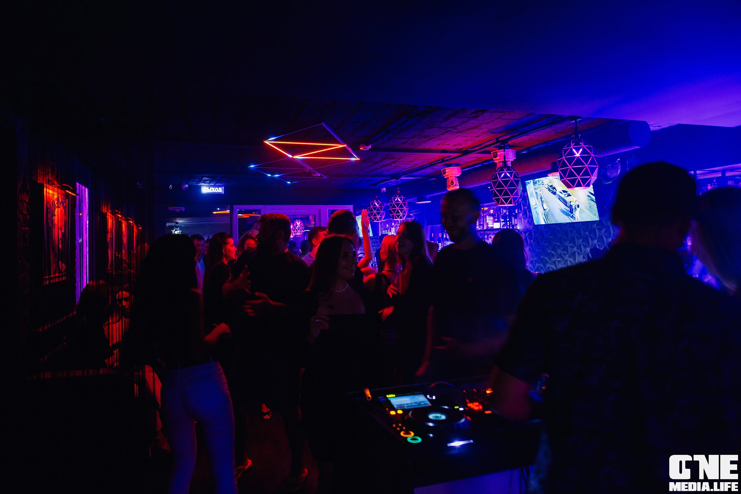 Фоторепортаж из ночного клуба Secret. One Media Life: фоторепортажи, фотоотчеты с мероприятий и заведений