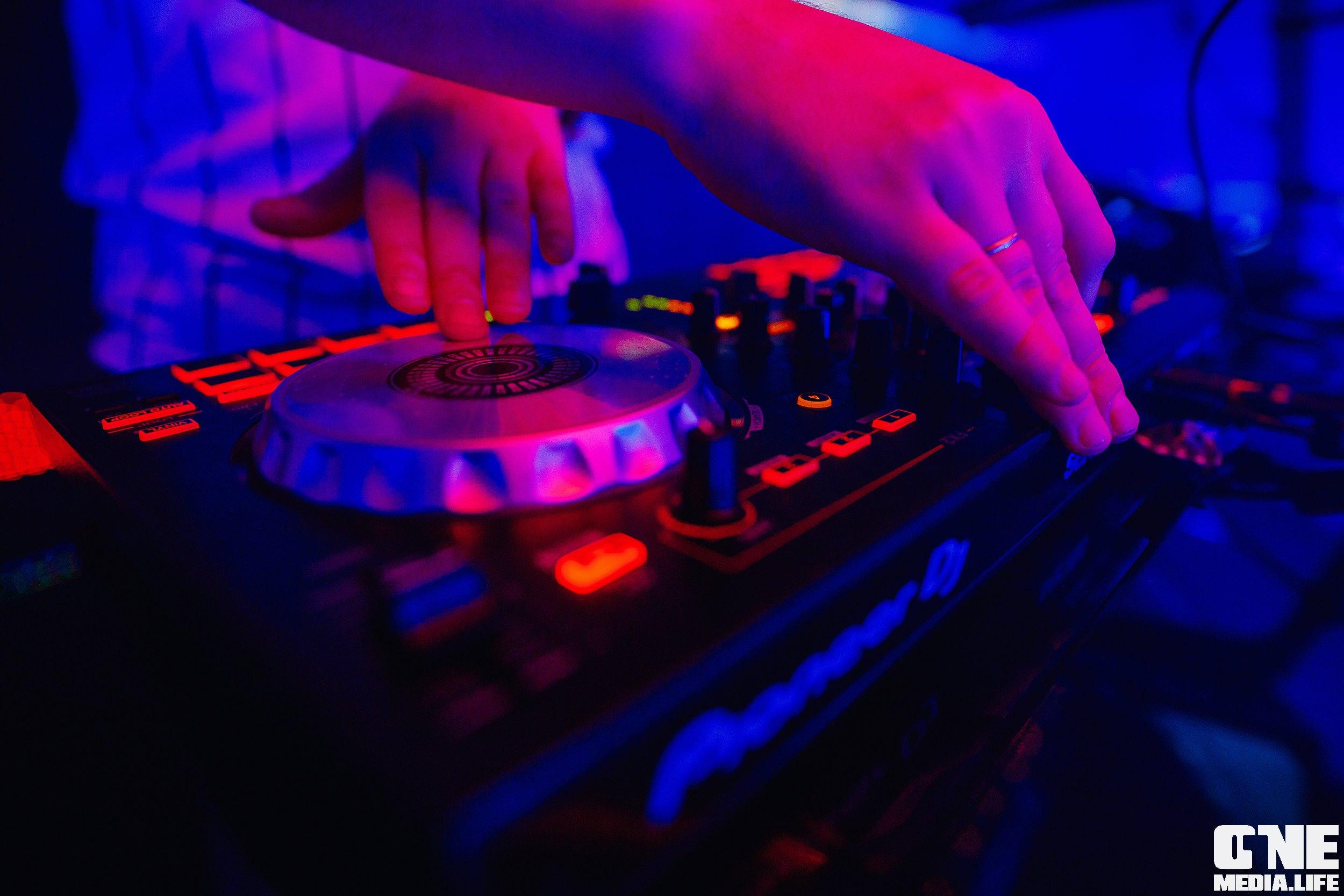 Фоторепортаж из ночного клуба Планета. One Media Life: фоторепортажи, фотоотчеты с мероприятий и заведений