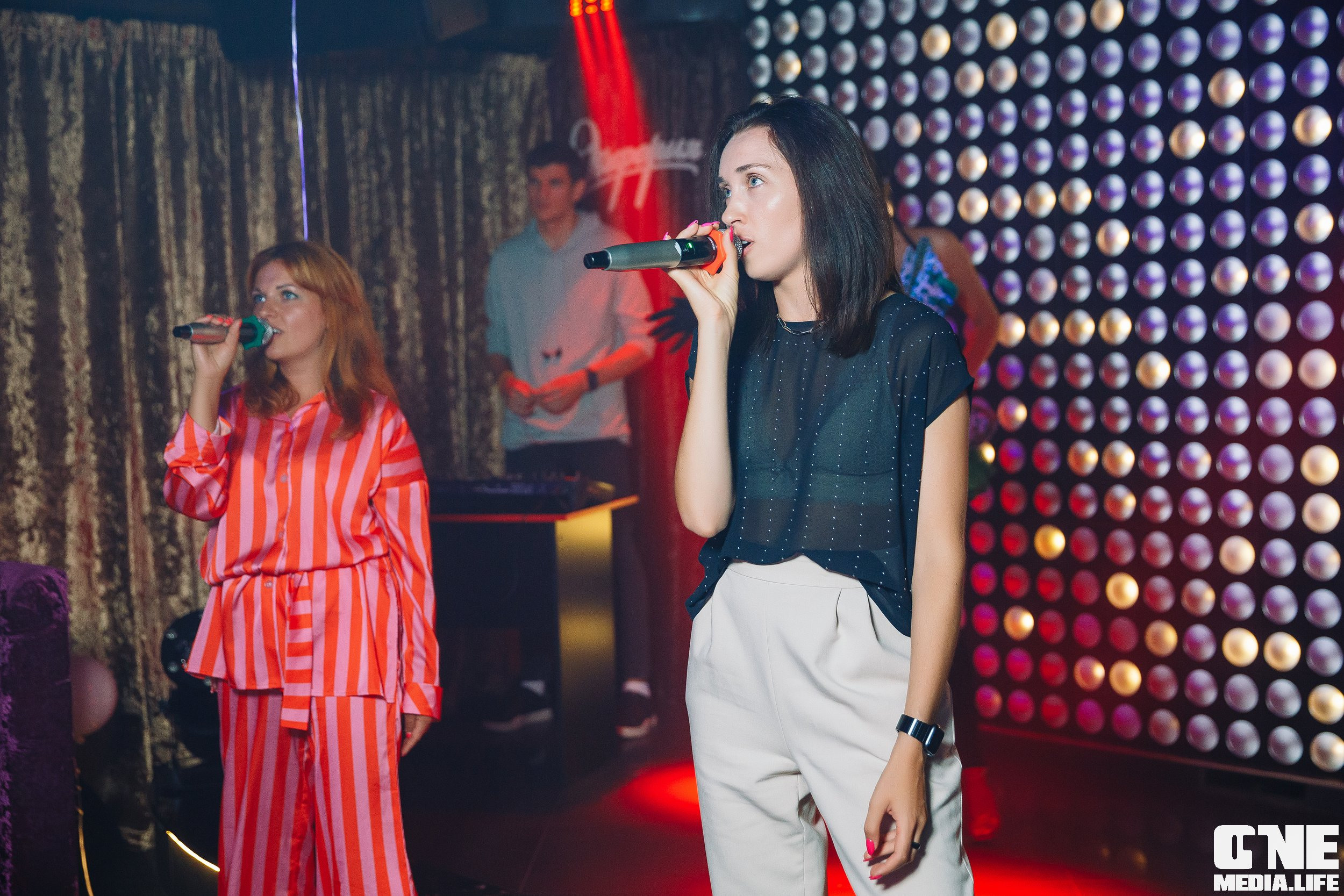 Фоторепортаж из караоке-клуба Эфория. One Media Life: фоторепортажи, фотоотчеты с мероприятий и заведений