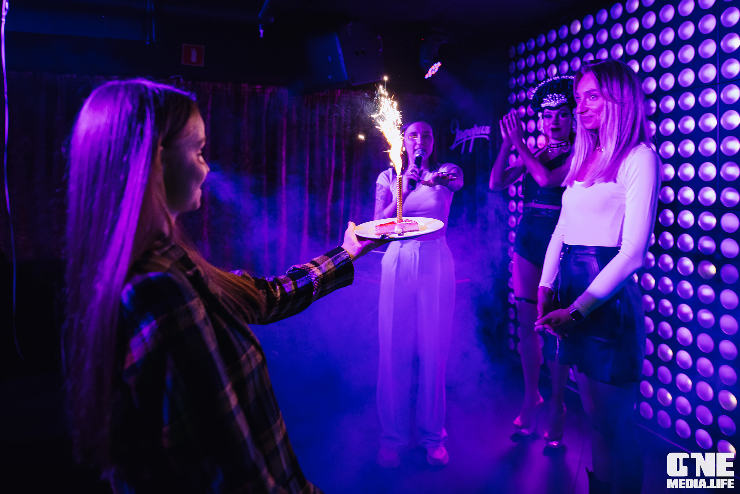 Фоторепортаж из караоке-клуба Эйфория. One Media Life: фоторепортажи, фотоотчеты с мероприятий и заведений