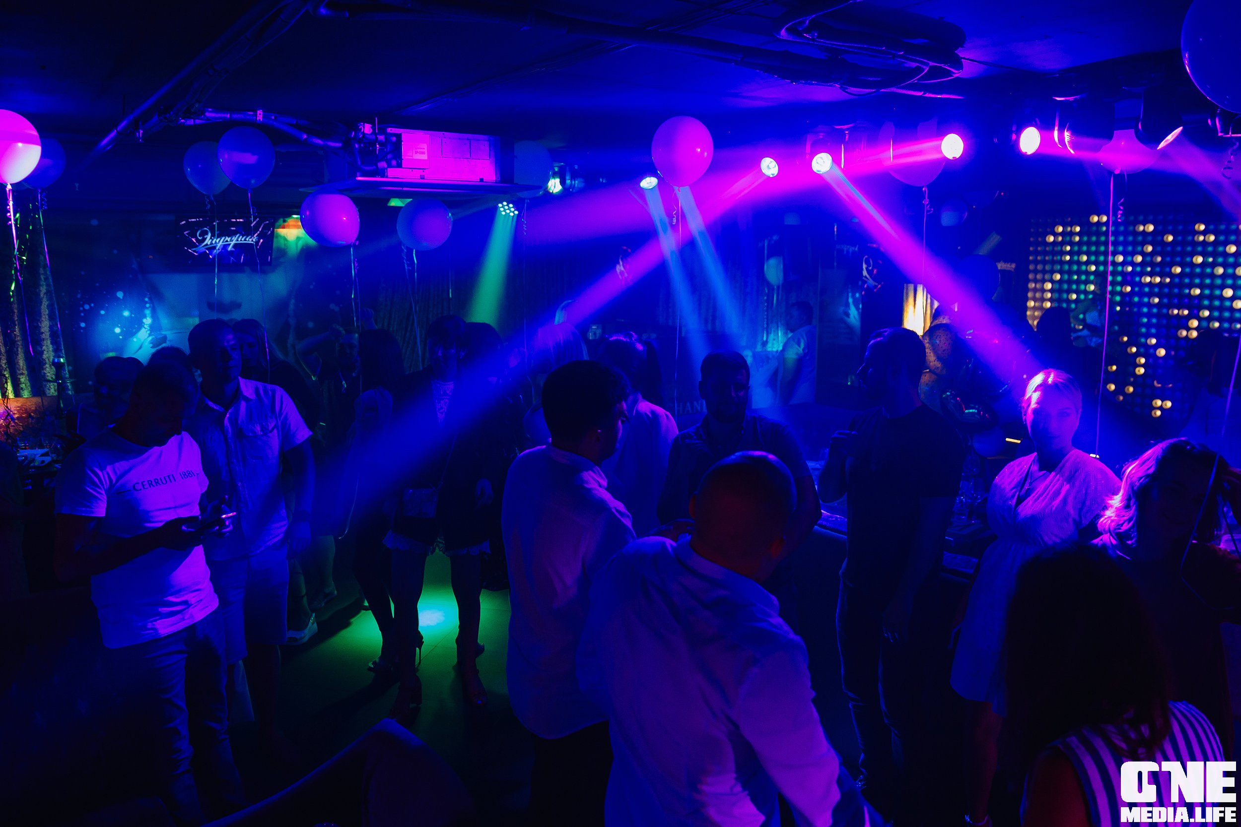 Фоторепортаж из караоке-клуба Эфория. One Media Life: фоторепортажи, фотоотчеты с мероприятий и заведений