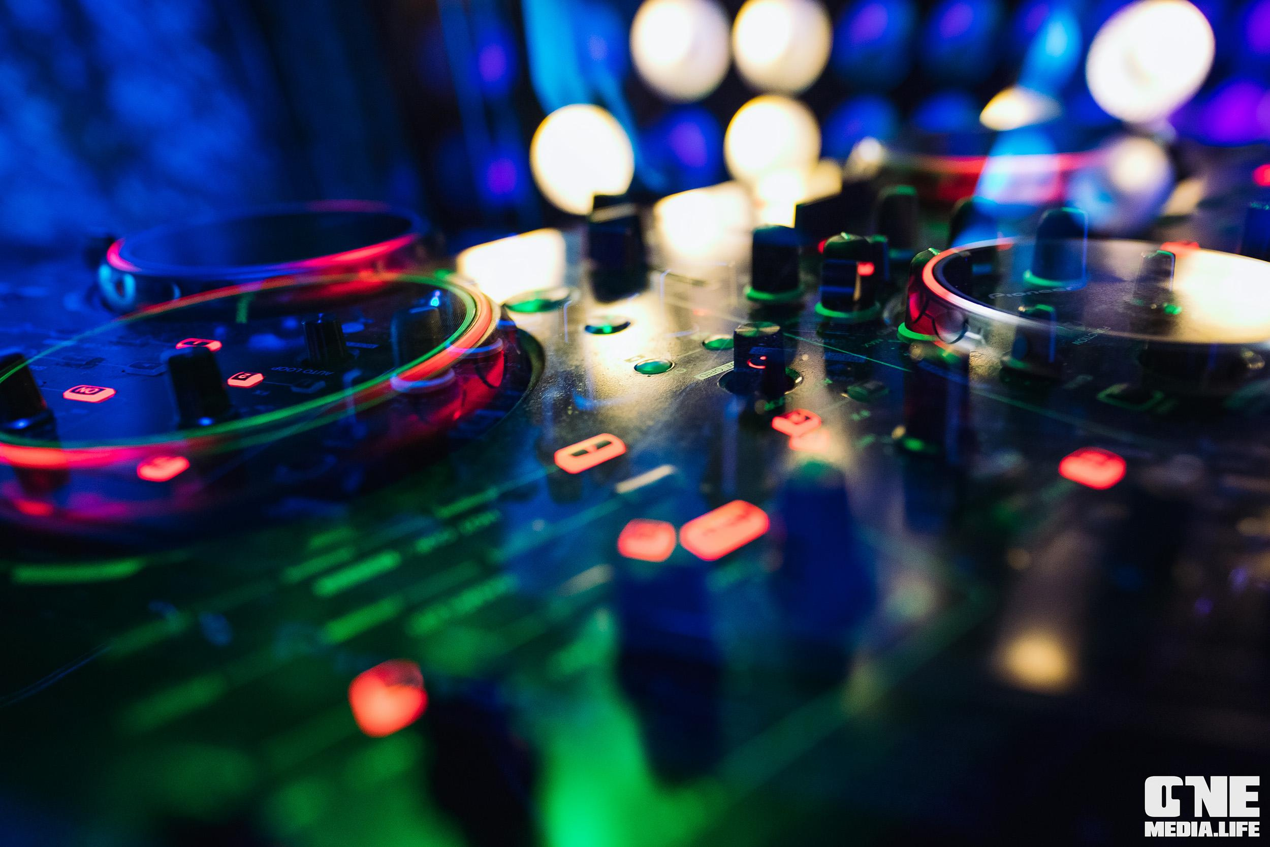 Фоторепортаж из караоке-клуба Эйфория. One Media Life: фоторепортажи, фотоотчеты с мероприятий и заведений