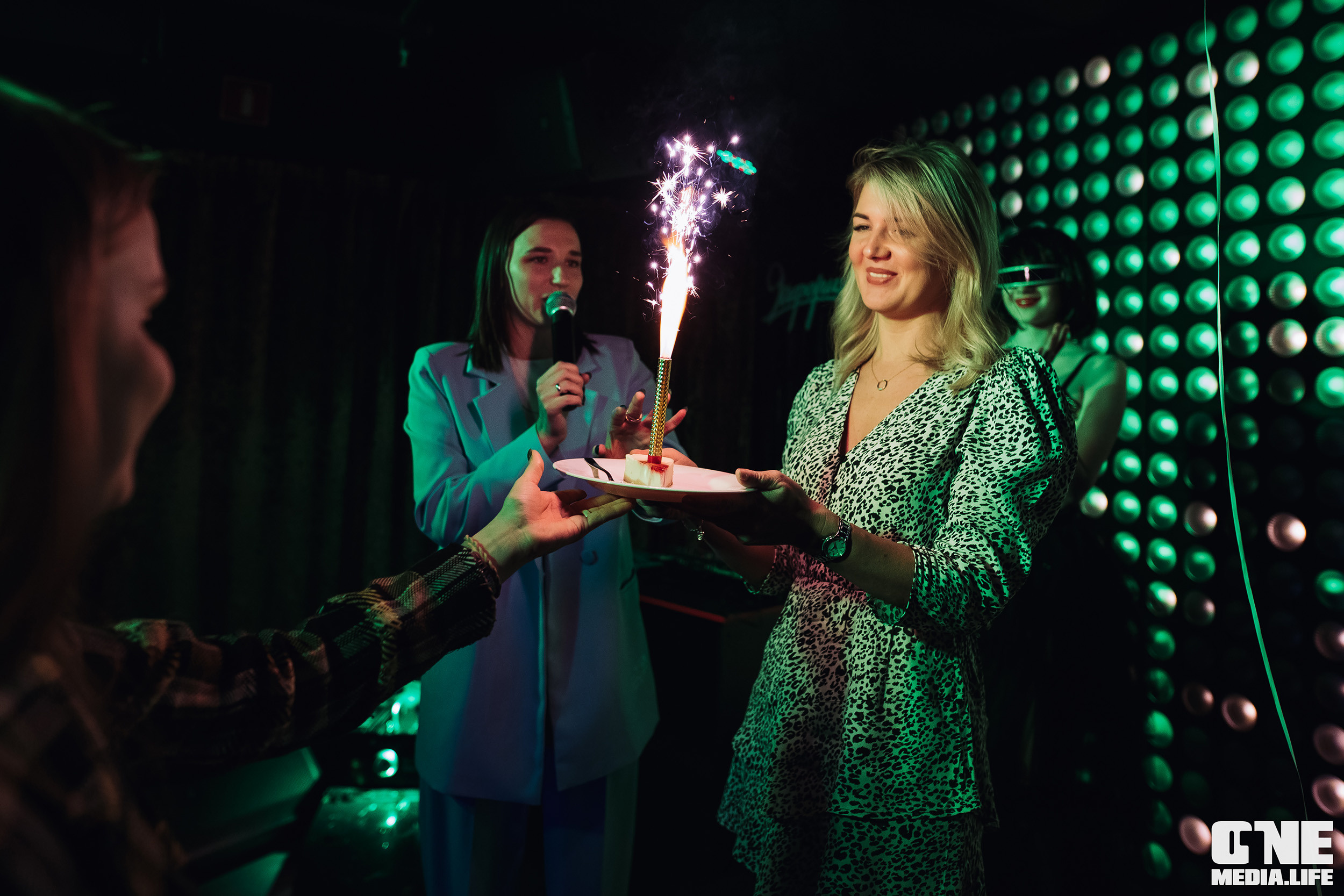 Фоторепортаж из караоке-клуба Эйфория. One Media Life: фоторепортажи, фотоотчеты с мероприятий и заведений