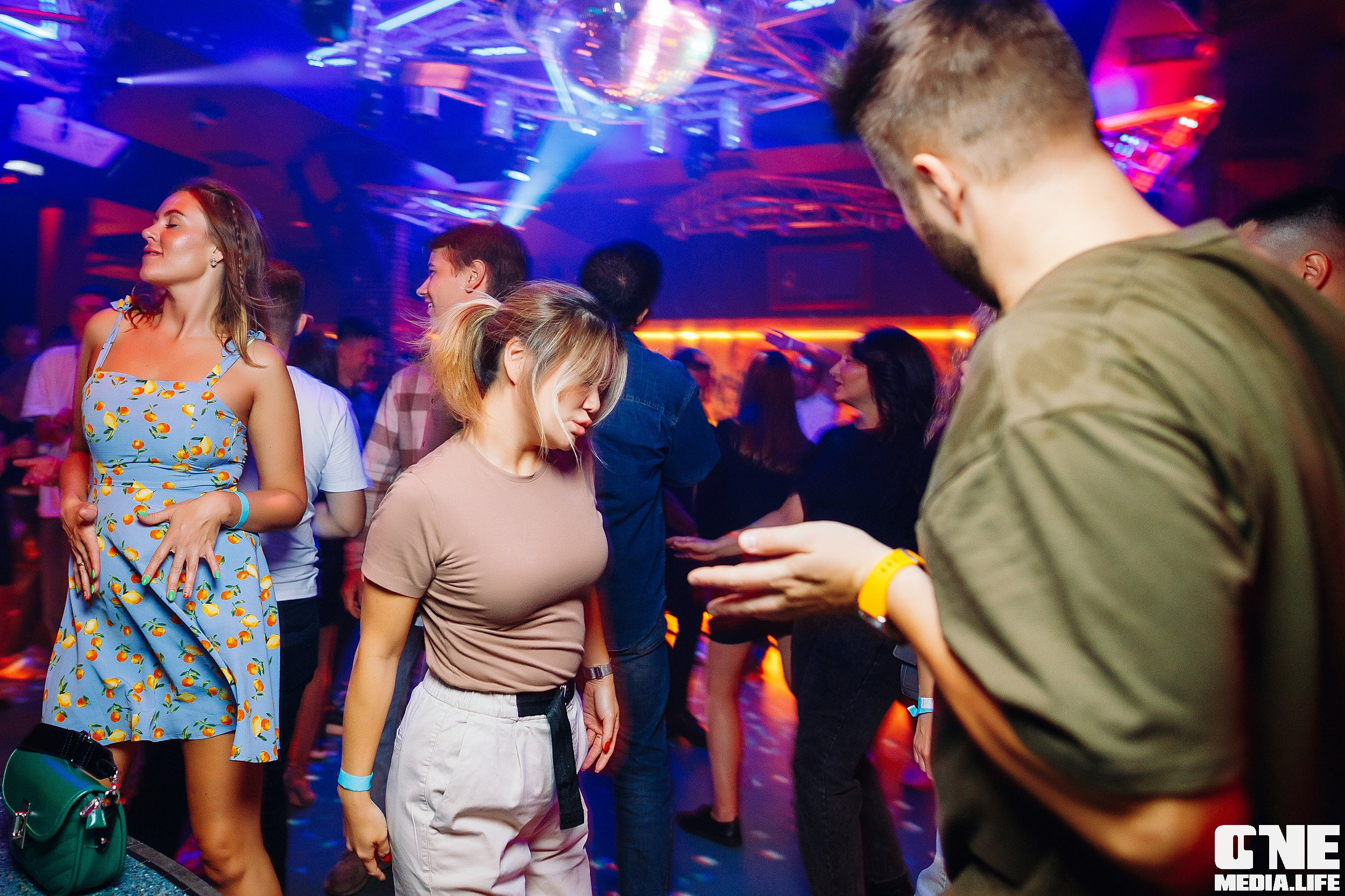 Фоторепортаж из ночного клуба Планета. One Media Life: фоторепортажи, фотоотчеты с мероприятий и заведений